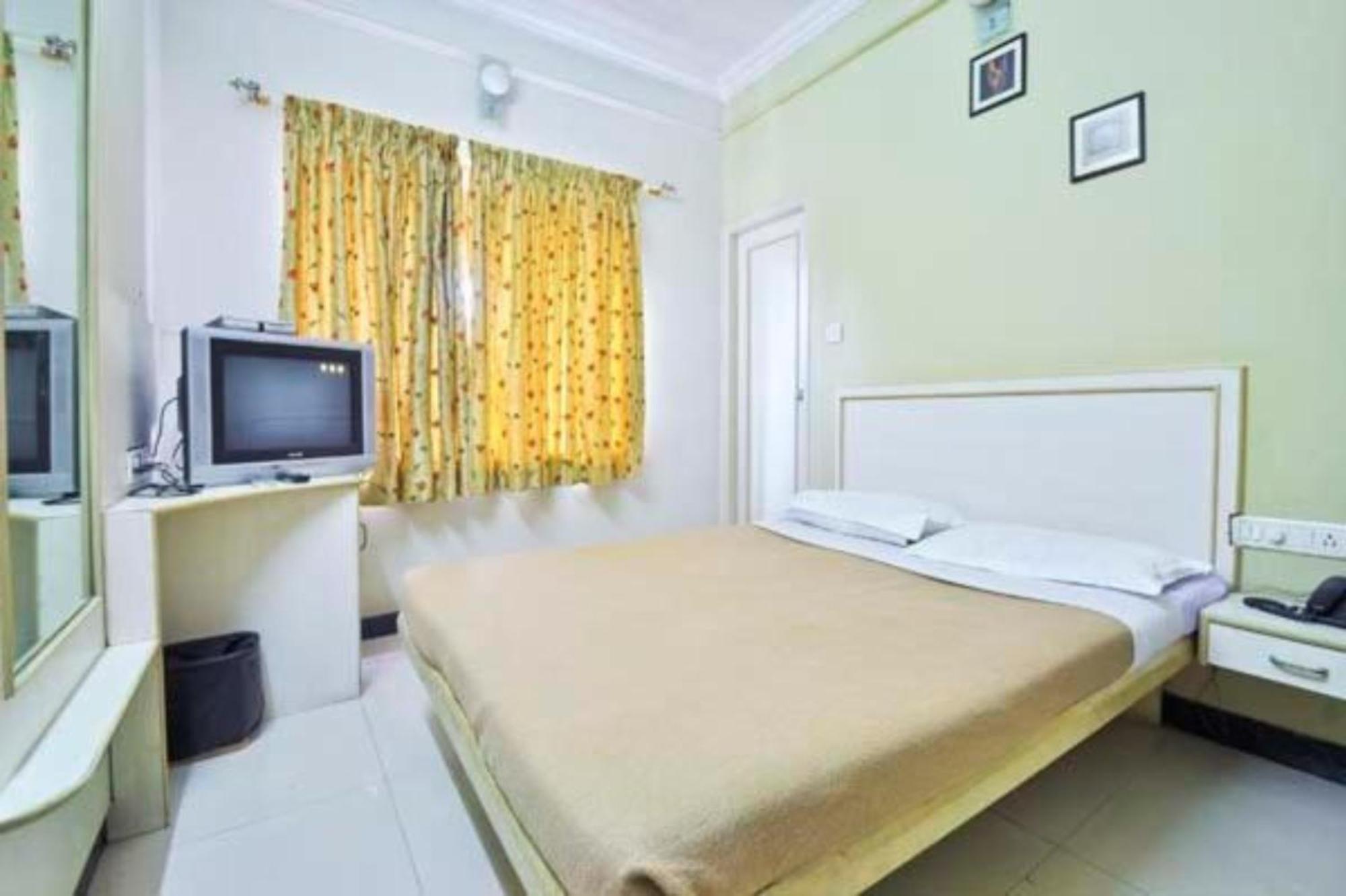 The Corporate Comforts 3*