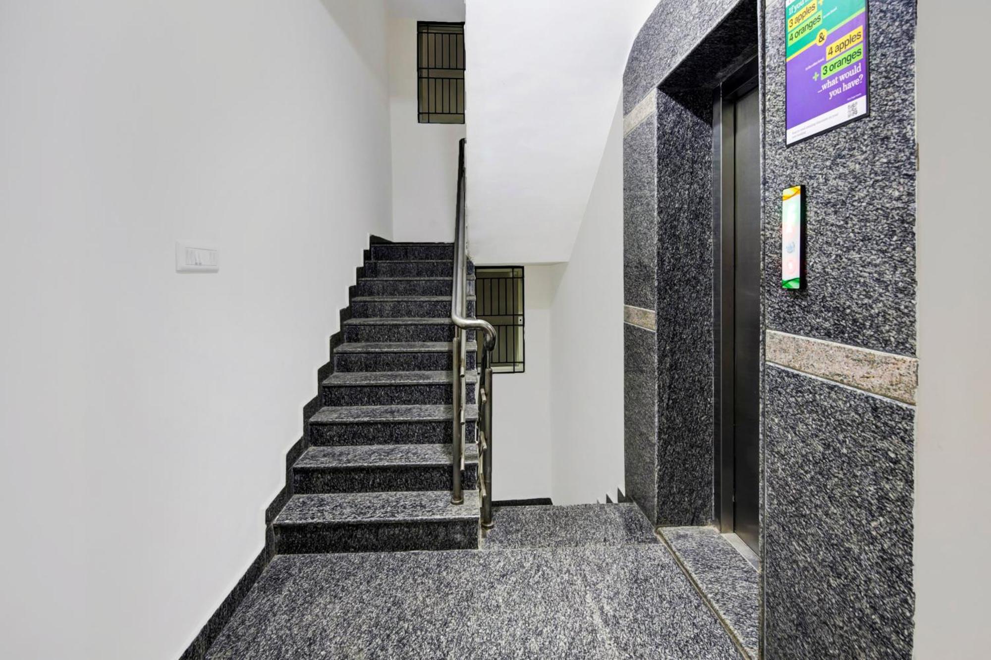 Hotel Collection O Brookfield The Heritage & Service Near Brookfield Mall. 4*