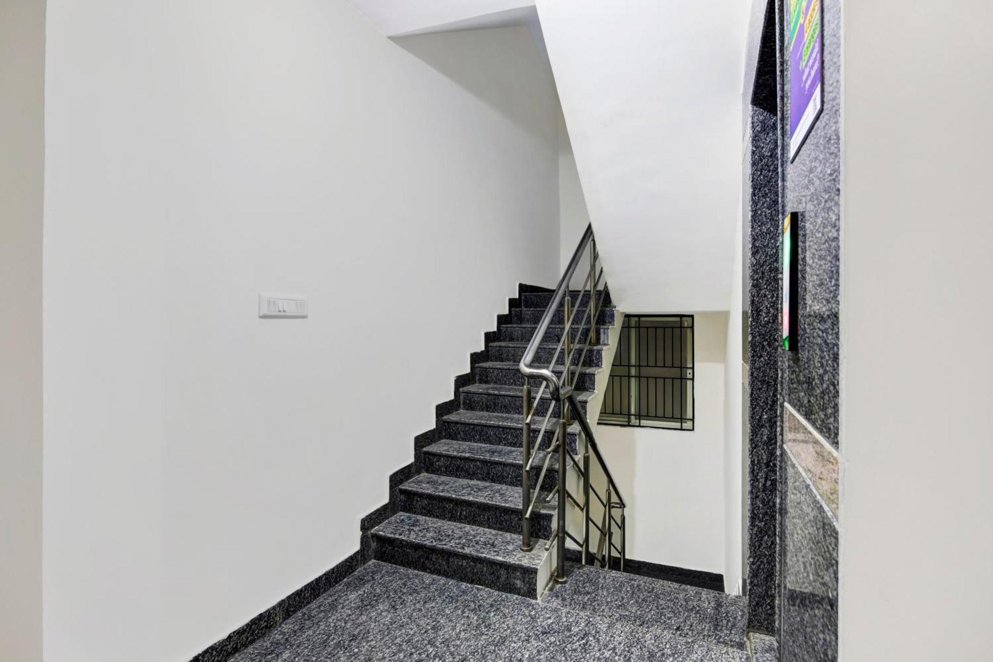 Hotel Collection O Brookfield The Heritage & Service Near Brookfield Mall. 4*