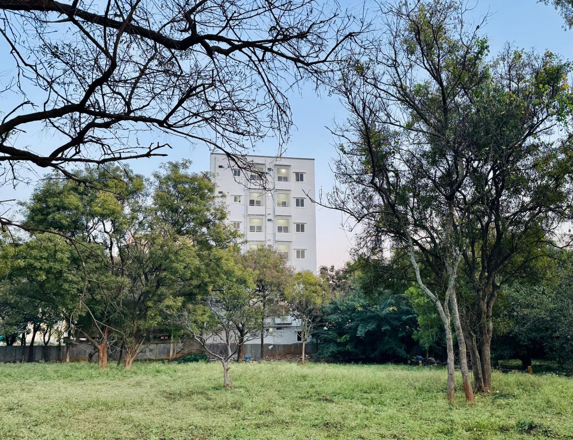 Truelife Whitefield - Premium 1 Bhk - Prime Location - Easy Access To Main Rd - Metro - Itpl - Fast Wifi - Kitchen - Smart Tv - Power Backup - Park - Garden Views * Bangalore