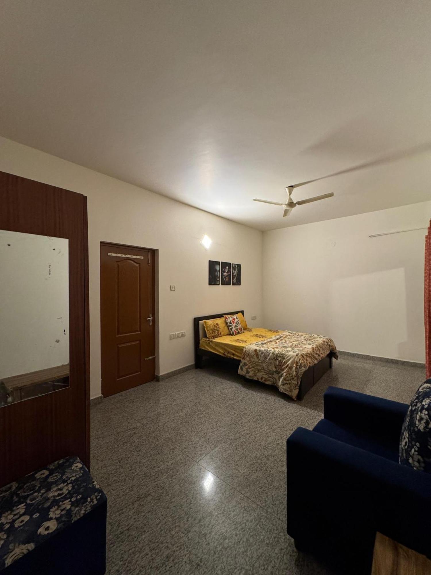Oak Balcony Master Bedroom Guest house *