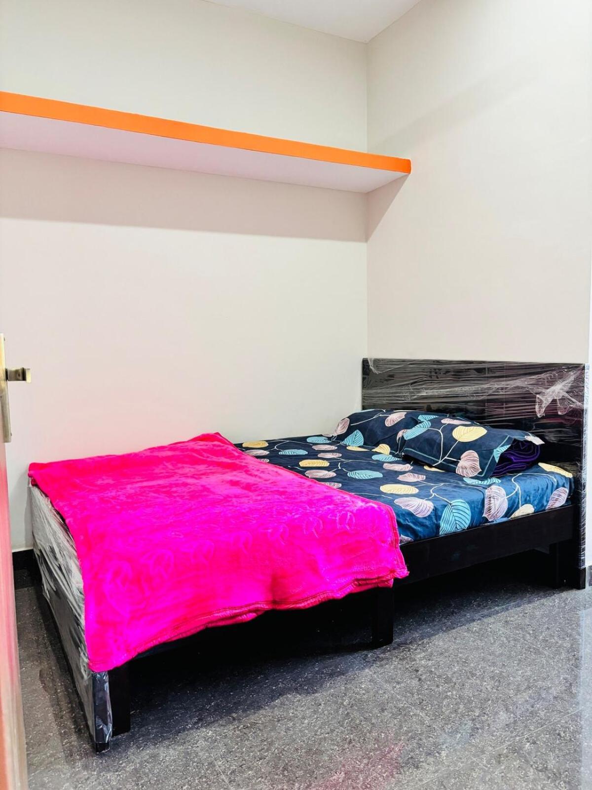 Apartment 2 Bhk Next To The Beautiful Park - 401
