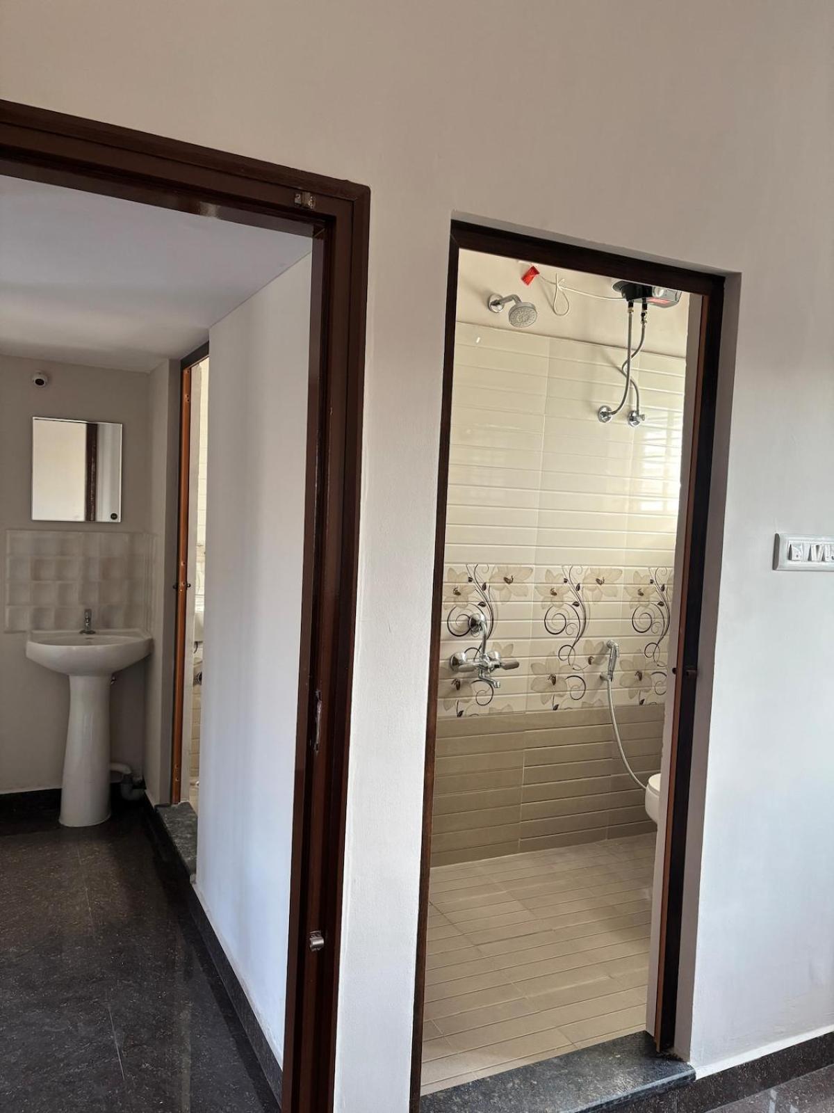 Apartment 2 Bhk Next To The Beautiful Park - 401