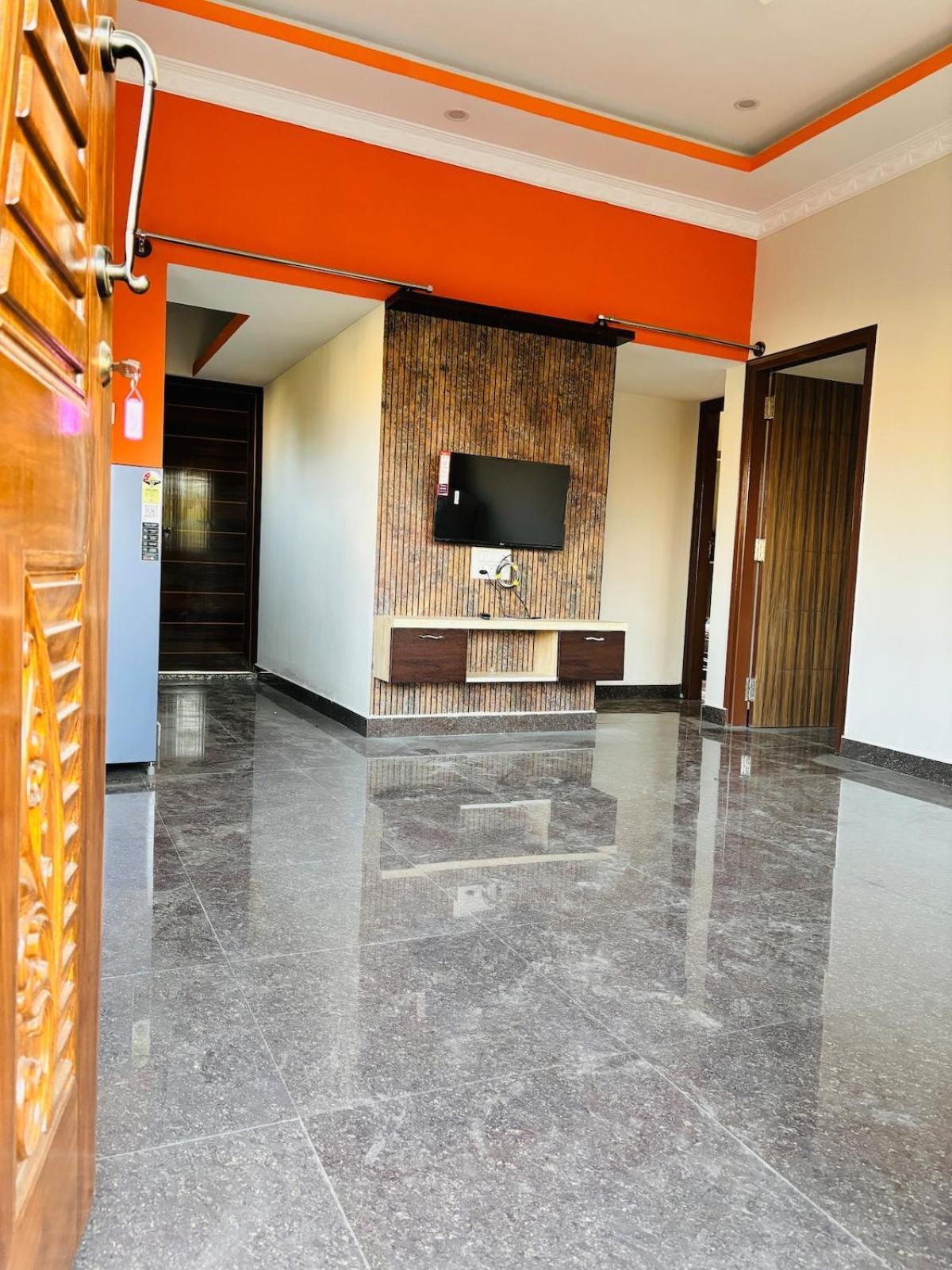 Apartment 2 Bhk Next To The Beautiful Park - 401