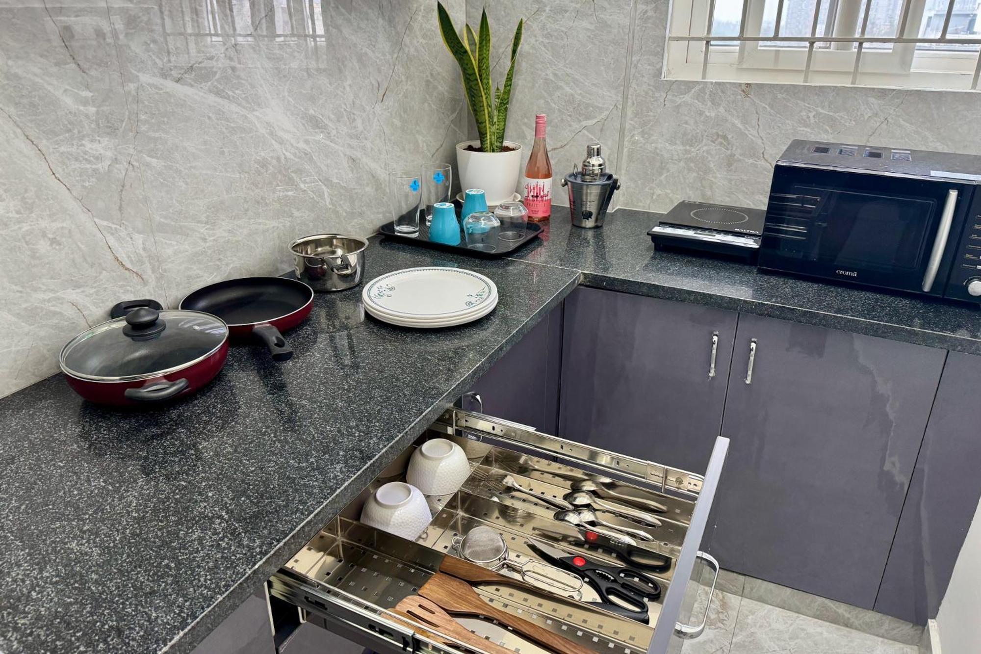Truelife Whitefield - Premium 1 Bhk - Prime Location - Easy Access To Main Rd - Metro - Itpl - Fast Wifi - Kitchen - Smart Tv - Power Backup - Park - Garden Views Apartment *