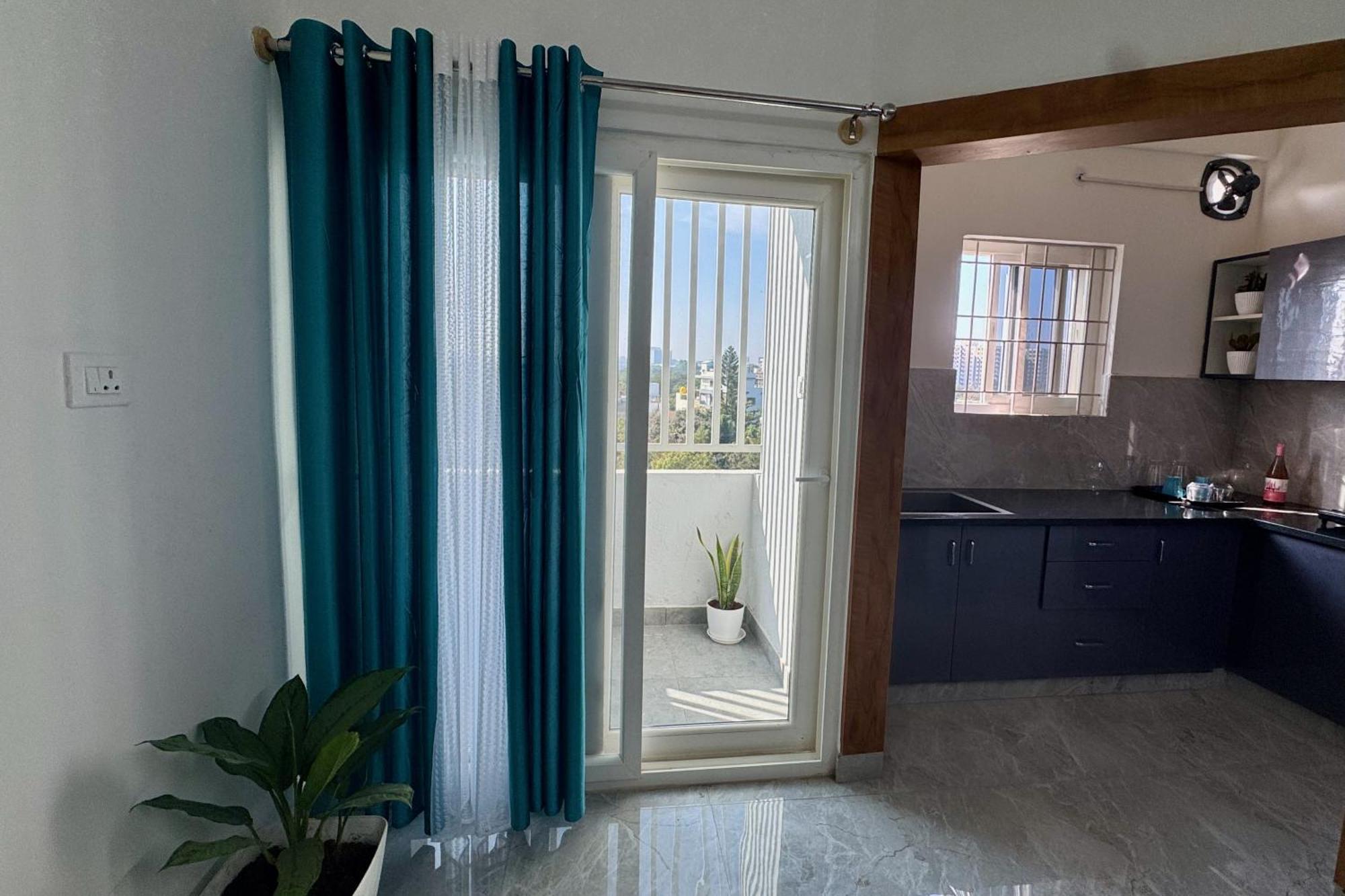 Apartment Truelife Whitefield - Premium 1 Bhk - Prime Location - Easy Access To Main Rd - Metro - Itpl - Fast Wifi - Kitchen - Smart Tv - Power Backup - Park - Garden Views