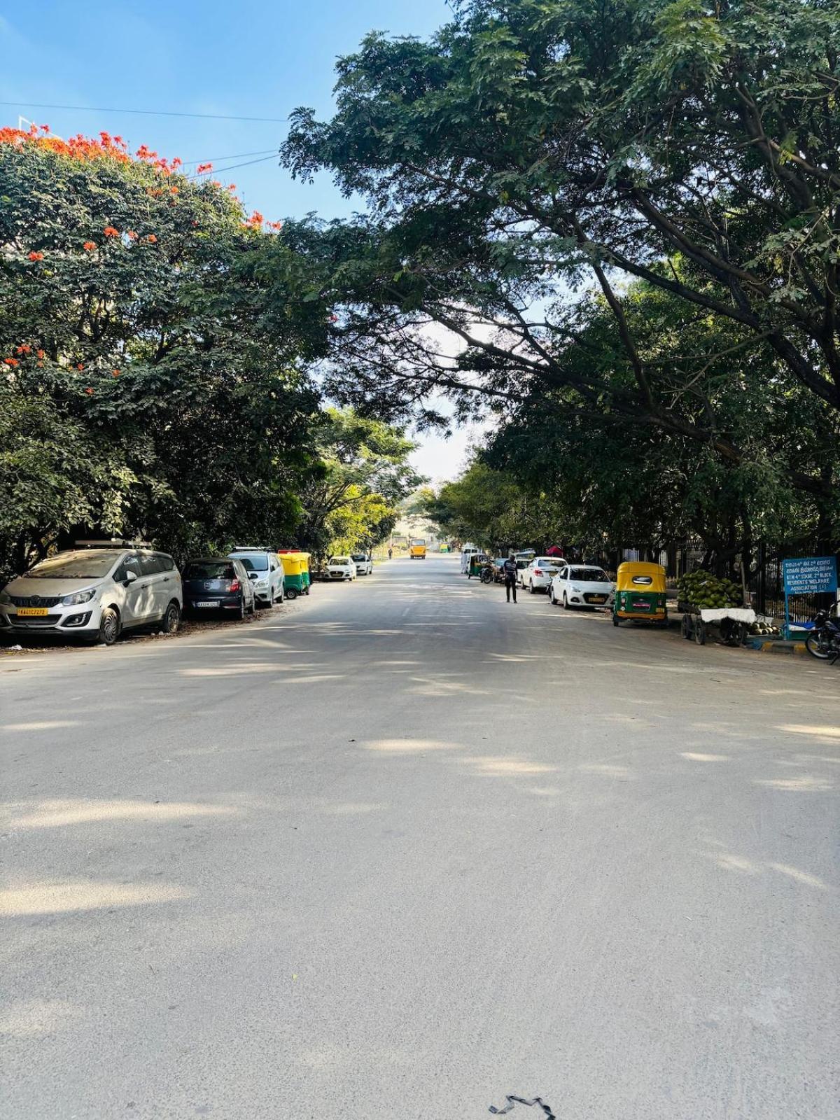 Apartment 1 Bhk Next To The Beautiful Park - 502 *