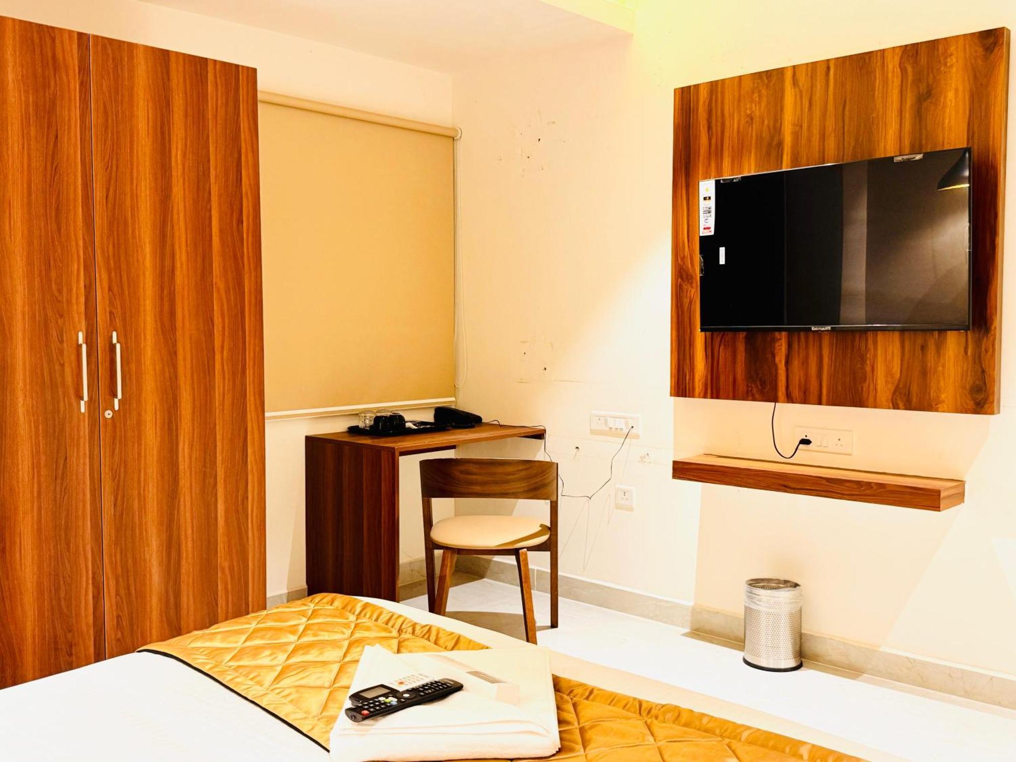 Hotel Star Avenue - Indiranagar 3*
