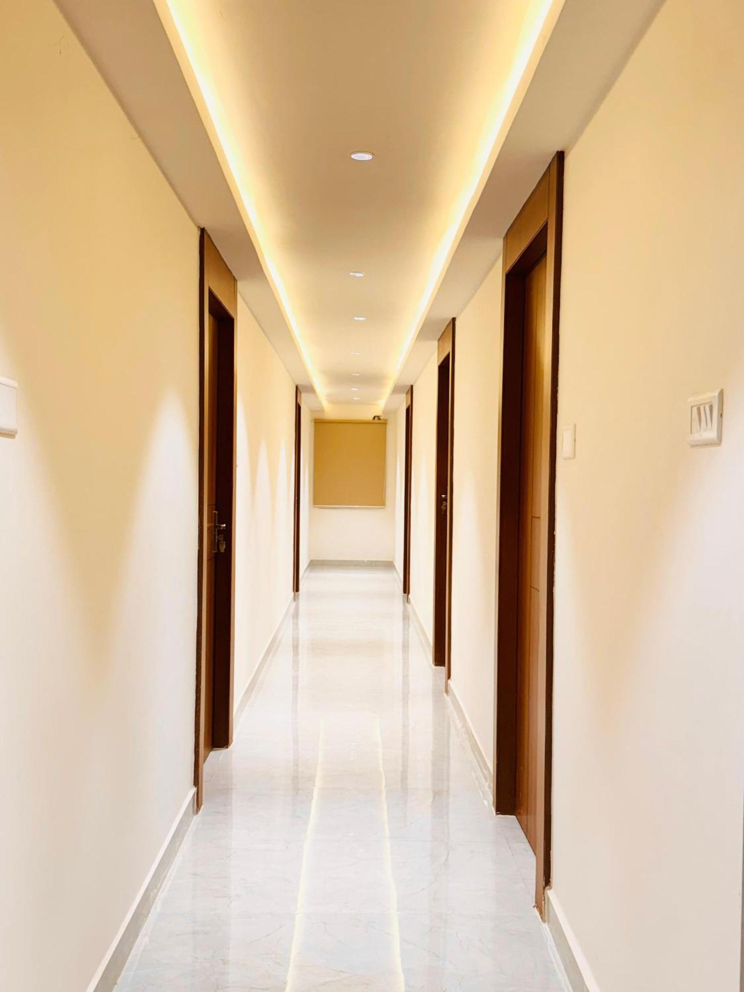 Hotel Star Avenue - Indiranagar 3*