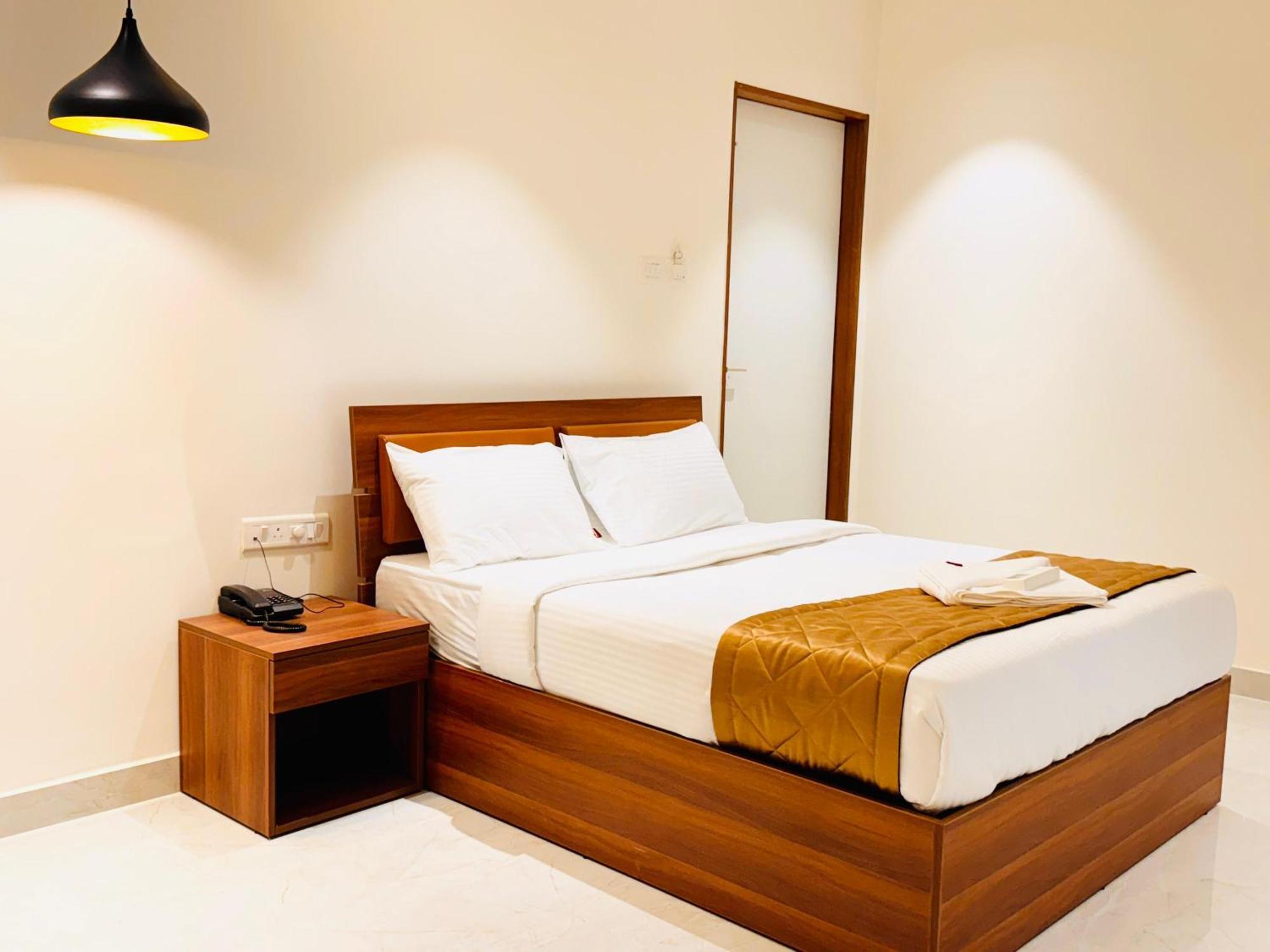 Star Avenue - Indiranagar Hotel
