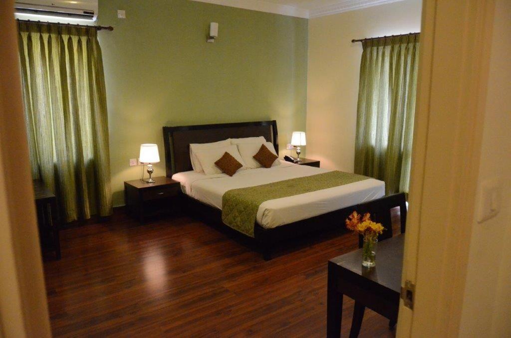 Trinity Hotel 2*