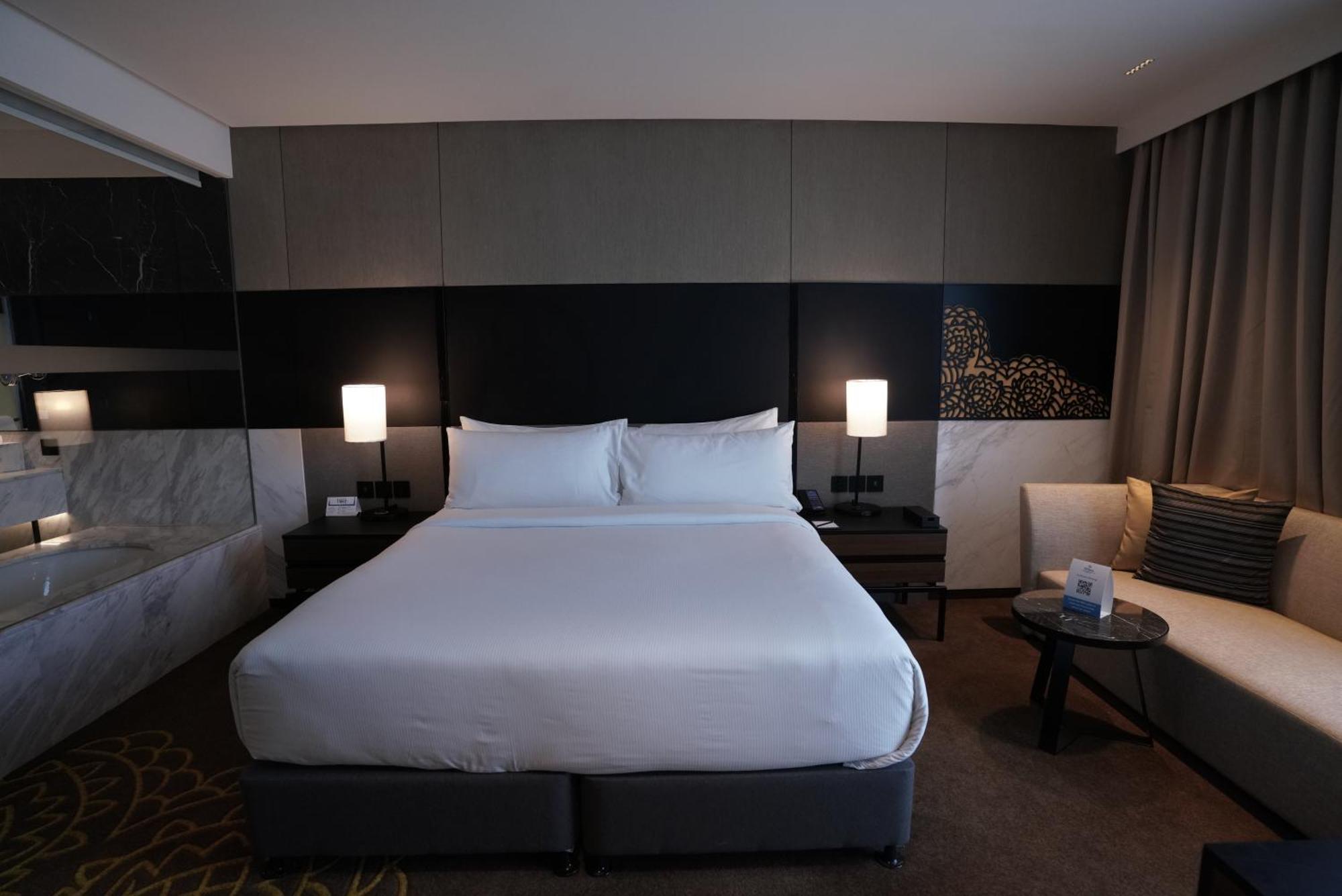 Hilton Embassy Manyata Business Park 5*