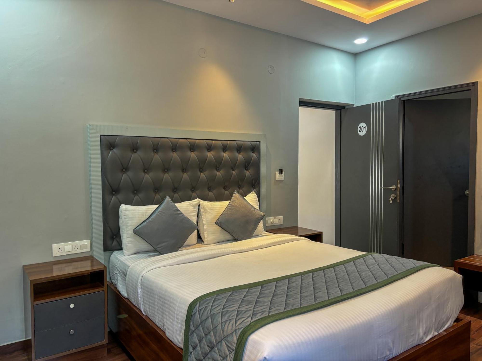 Hotel Palm Mystic - Indiranagar