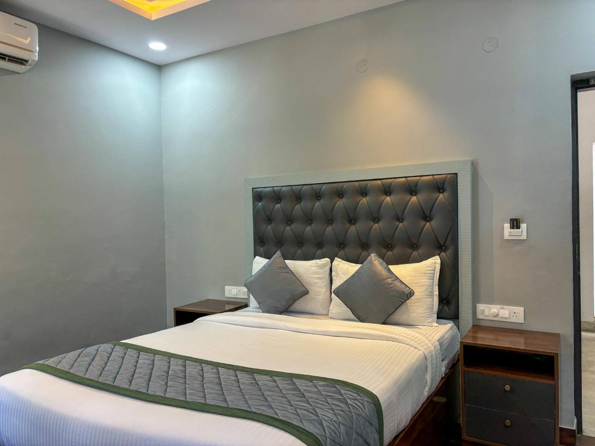 Hotel Palm Mystic - Indiranagar *