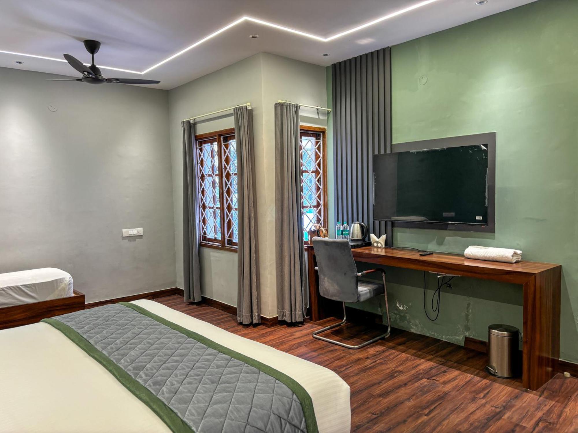 Palm Mystic - Indiranagar Hotel