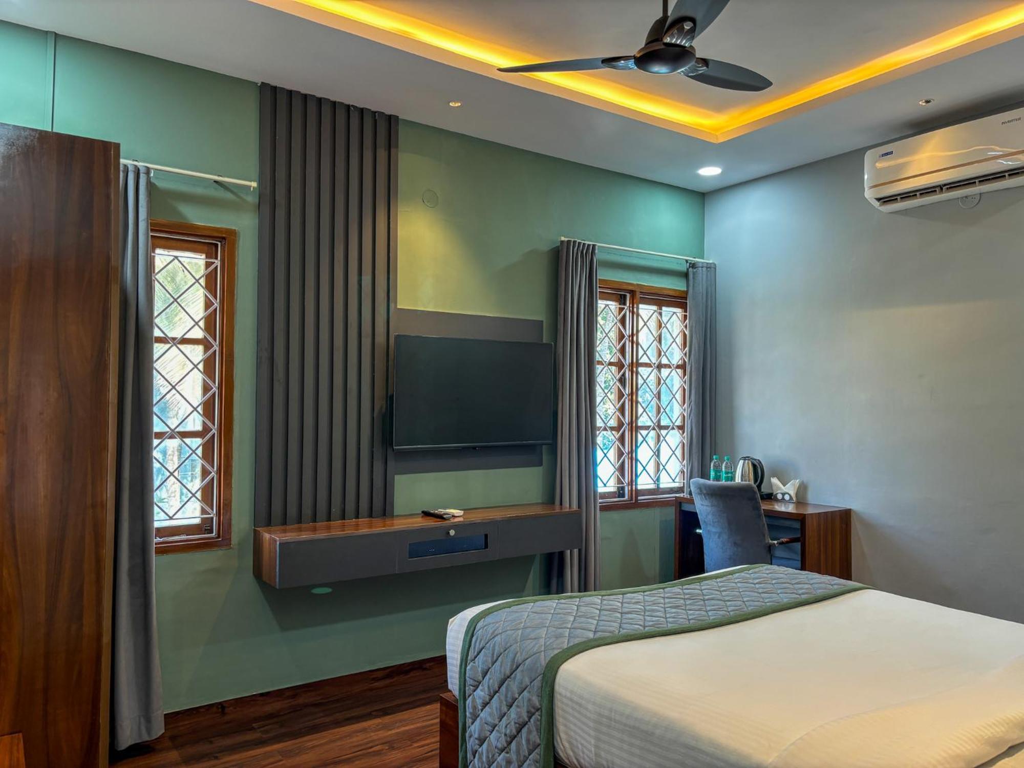 Palm Mystic - Indiranagar *