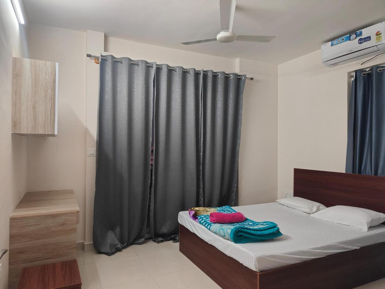 Apartment 3bhk- View Of Pool, Lake, Sunset With Maid On 6th Floor Only For Families