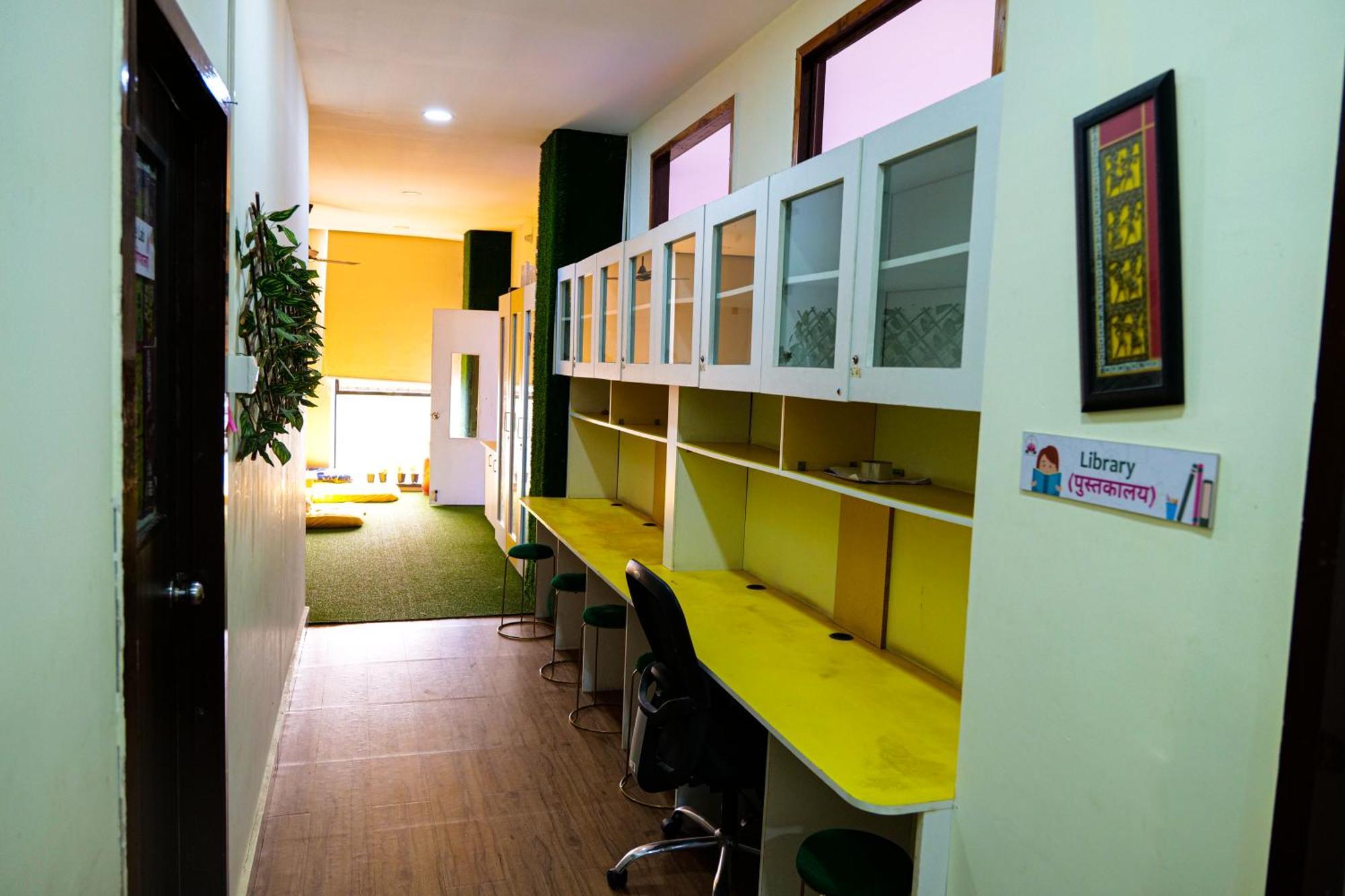 Econstruct Men's Hub
