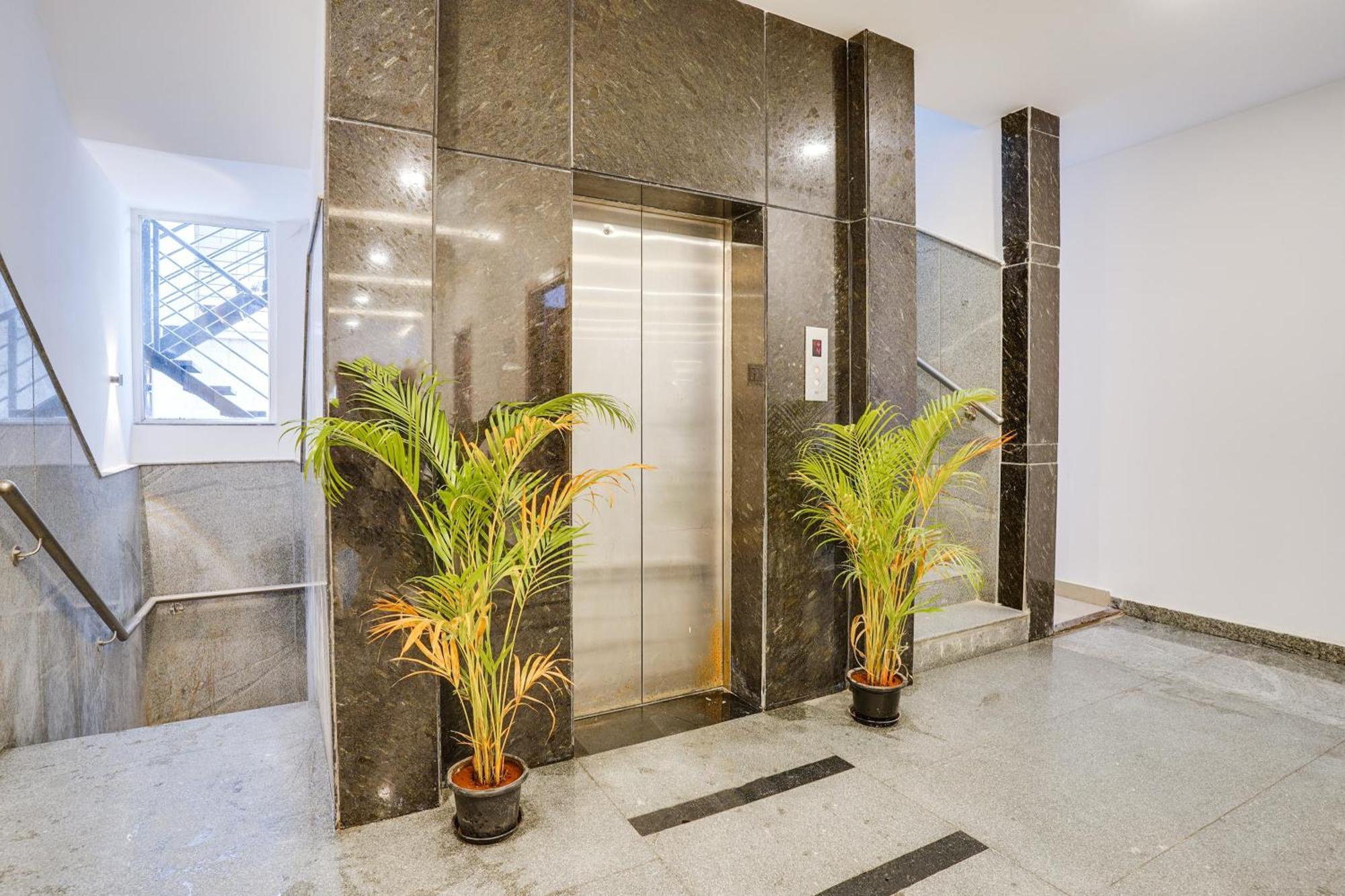 Super Townhouse Oak Xotel Near Silk Board Metro Bangalore