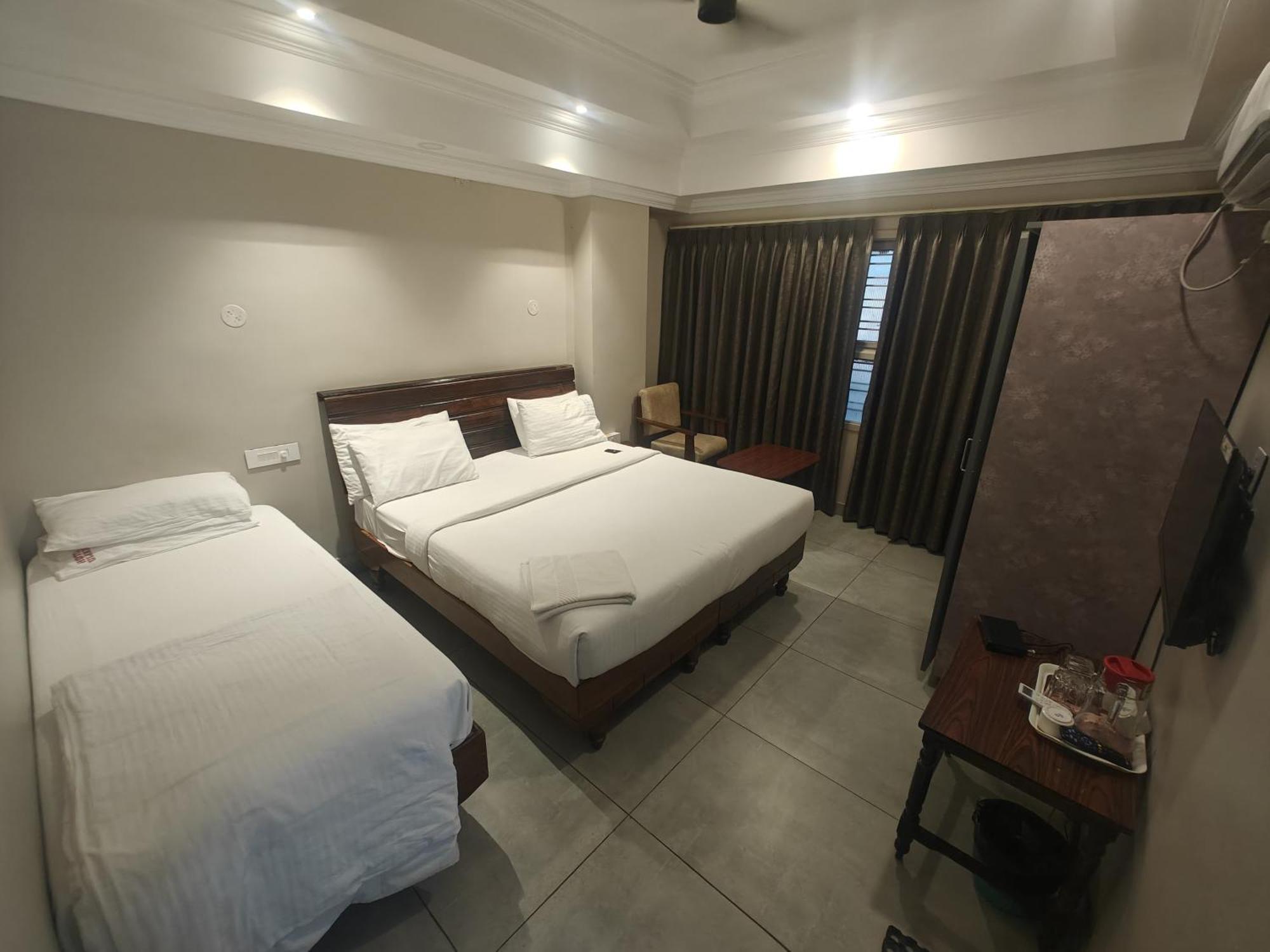 Hotel Pulikeshi - Since 1987 3*
