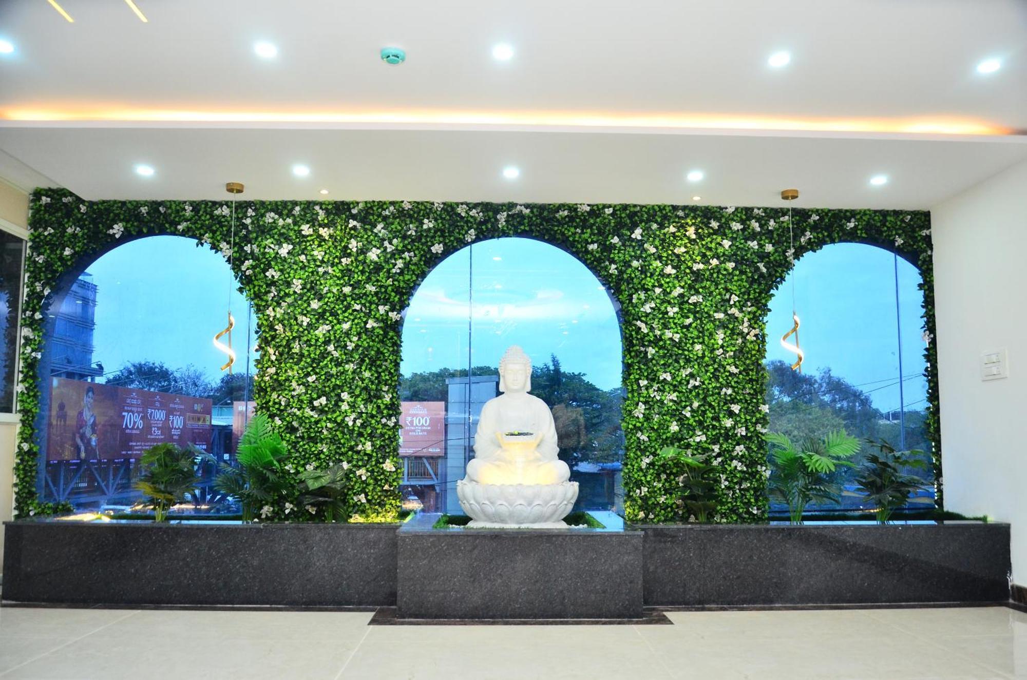 Eyrie Nest Hotel