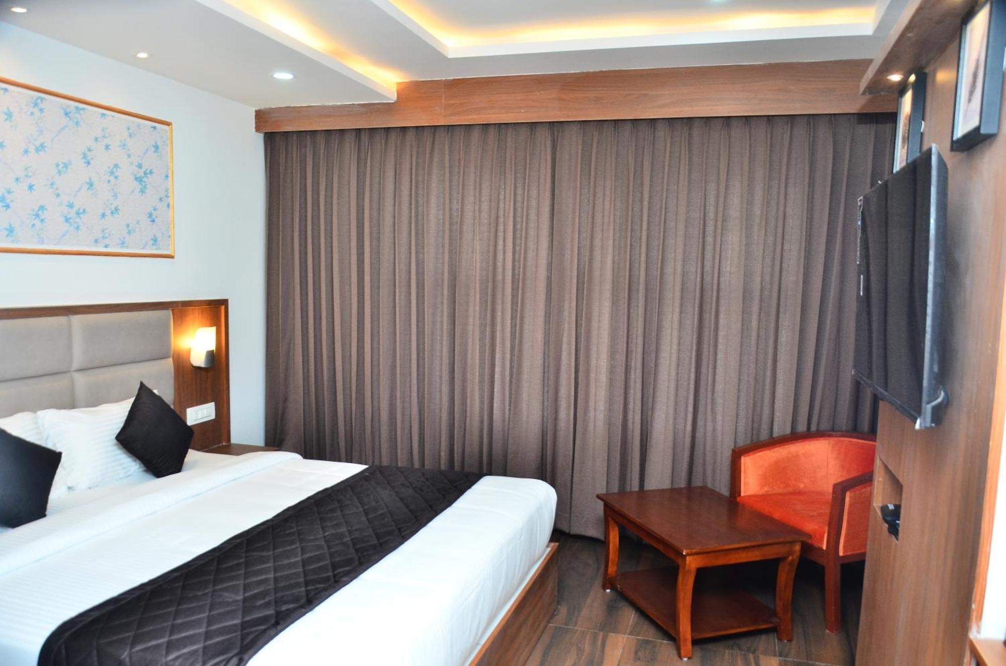 Eyrie Nest Hotel
