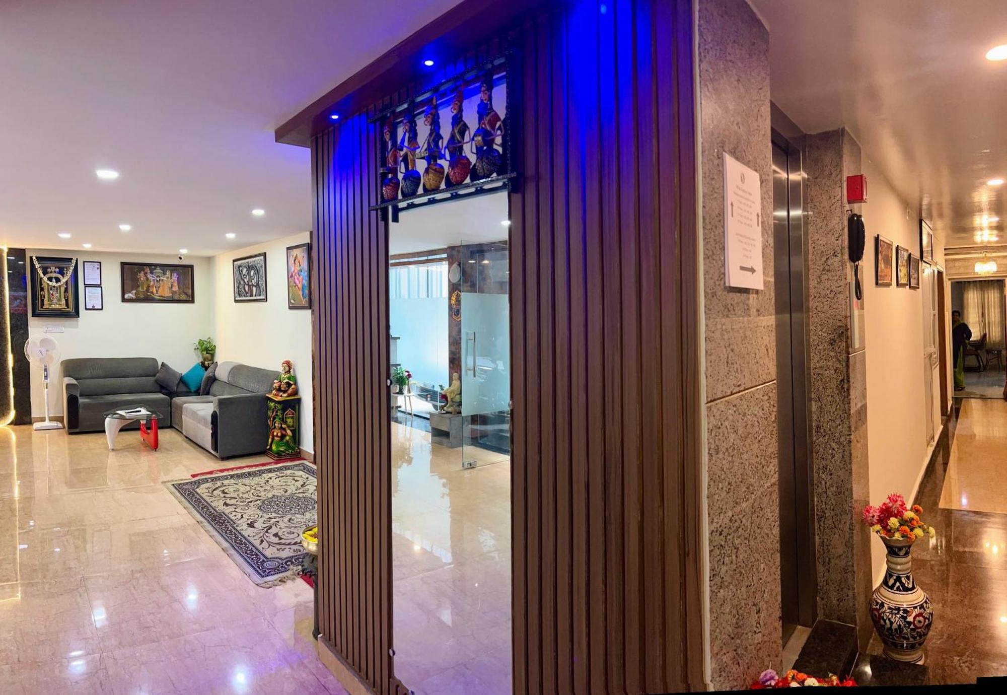 Hotel White Feather 3*