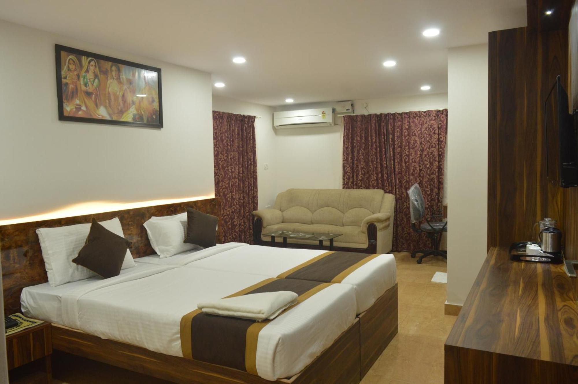 White Feather Hotel 3*