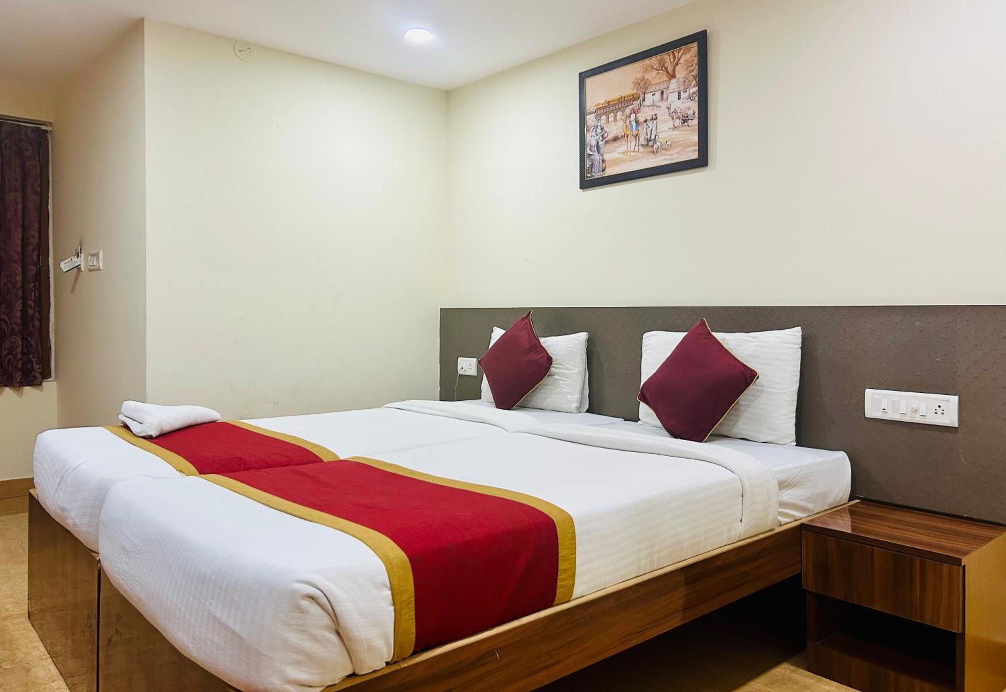 White Feather Hotel 3*