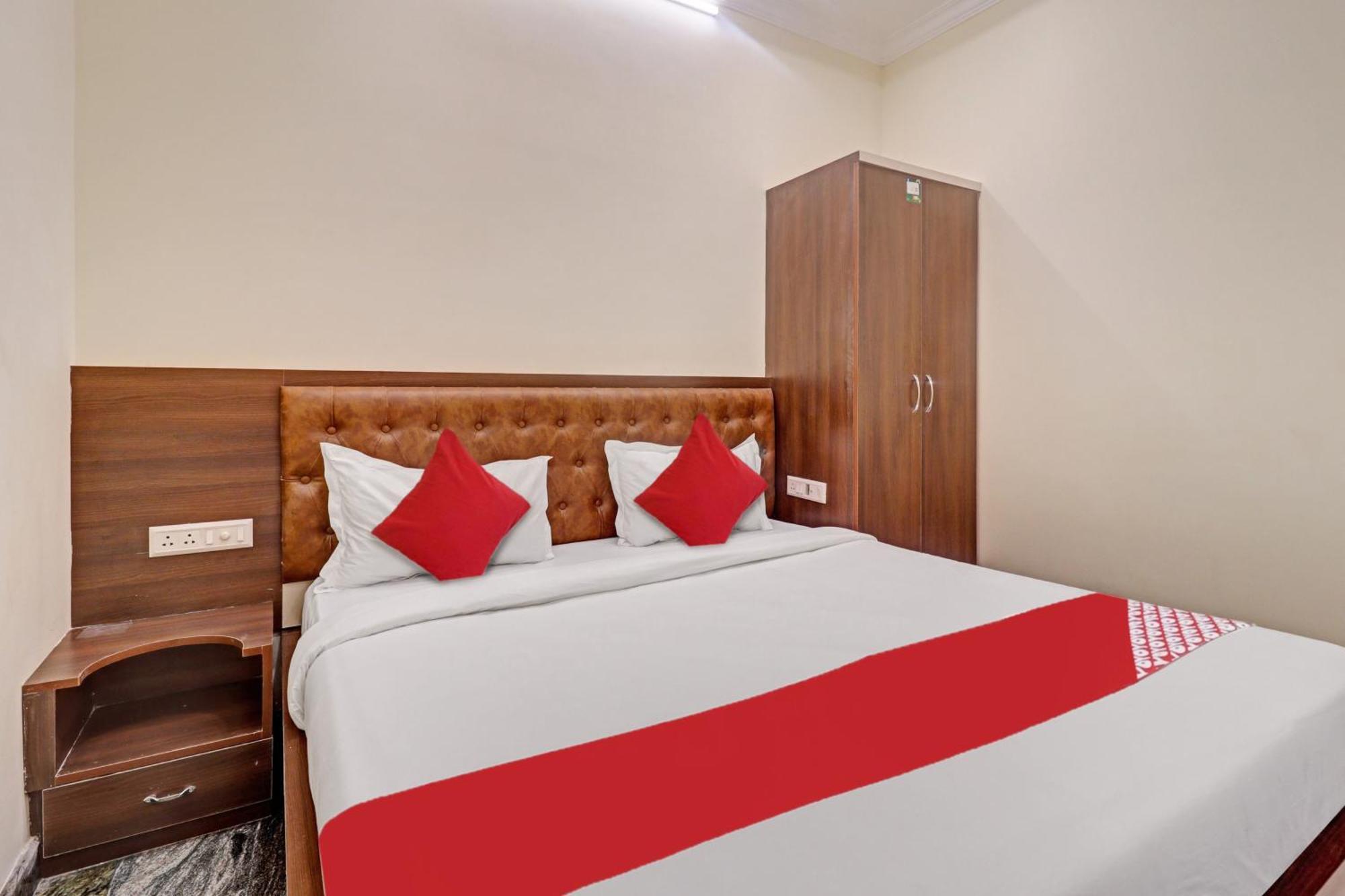 Collection O Ashraya Paradise Hotel 4*