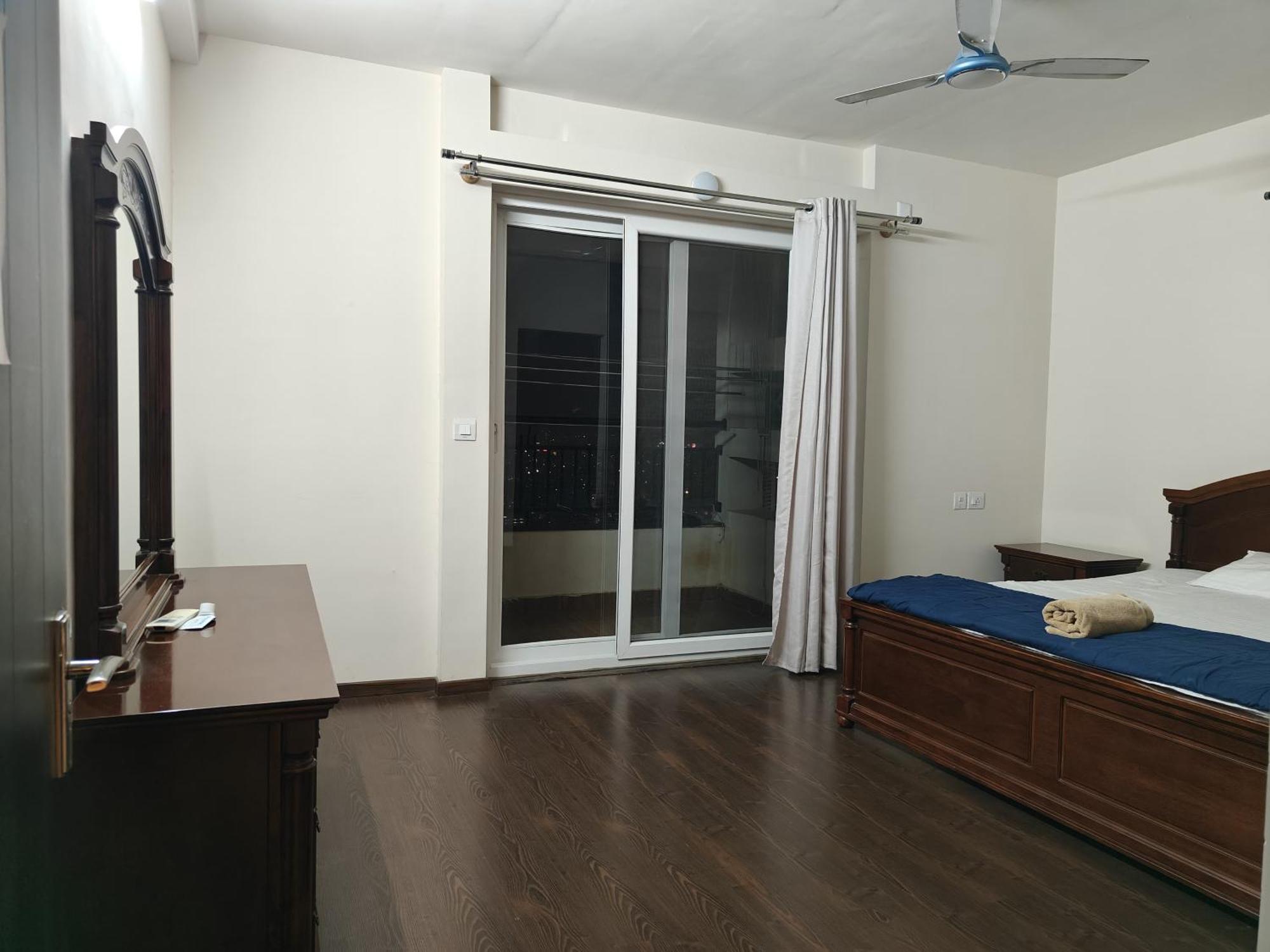Marvellous 3bhk 34 Floor 100 Mbps - Veg Family Only Apartment *