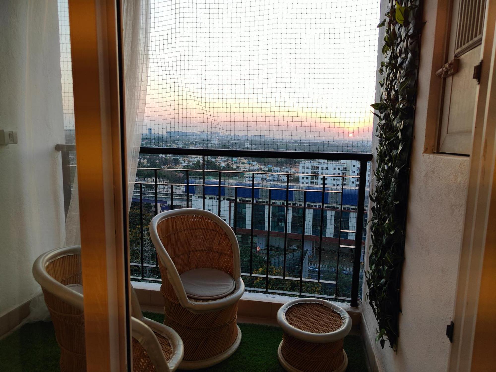 Deluxe 2bhk For Families- Opp Whitefield Metro Apartment *