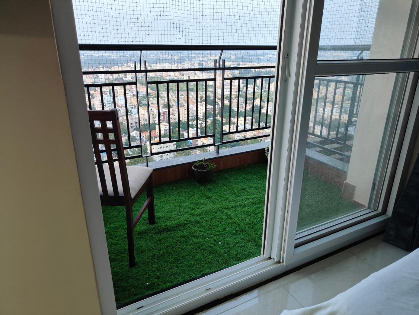 3bhk- View Of Pool, Lake, Sunset With Maid On 6th Floor Only For Families Apartment Bangalore