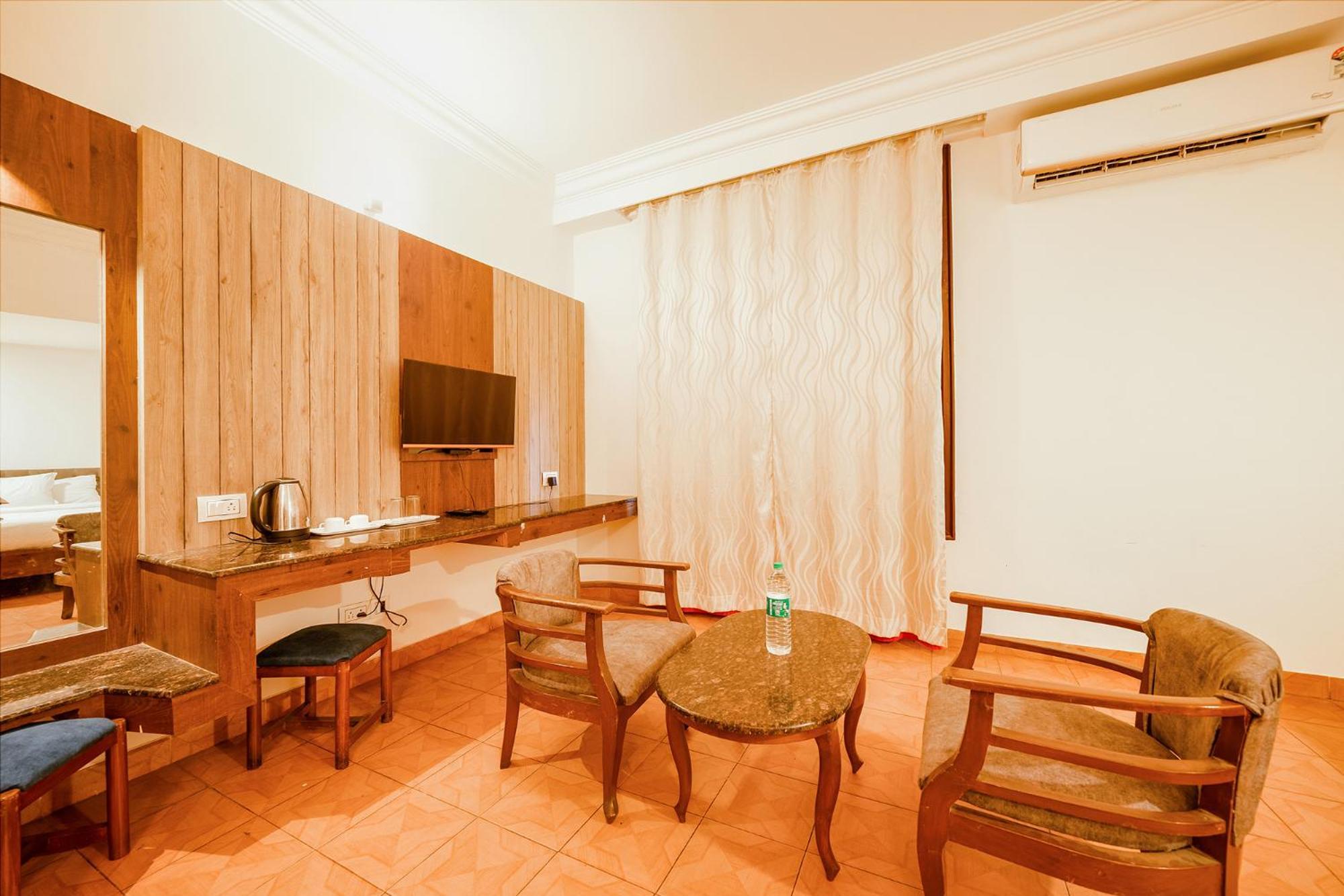 Fabhotel Royale Basant Residency - Gandhinagar Bangalore