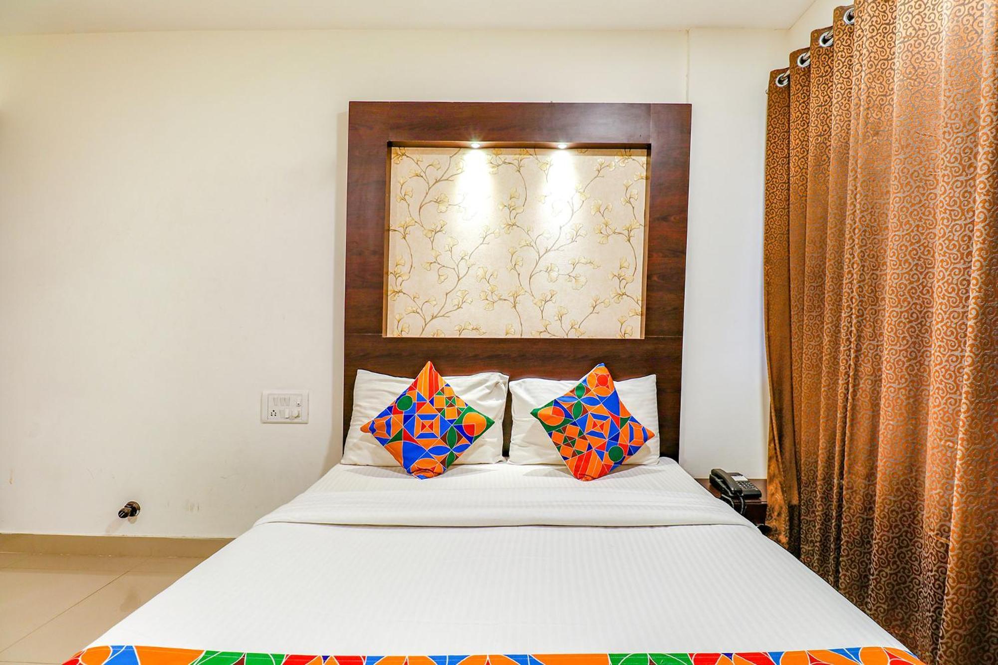 Fabexpress Sri Sai Hotel 3*