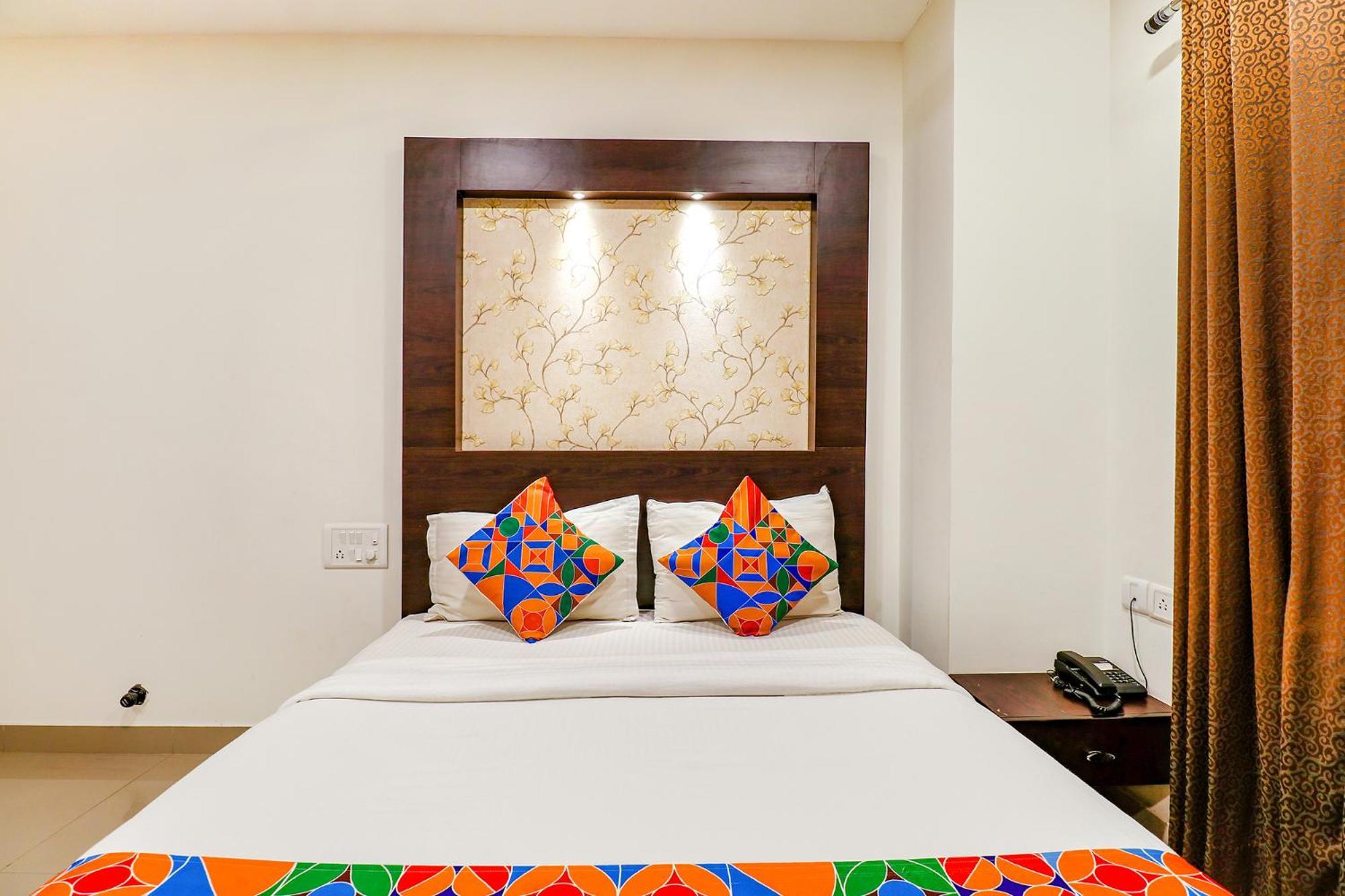 Fabexpress Sri Sai Hotel