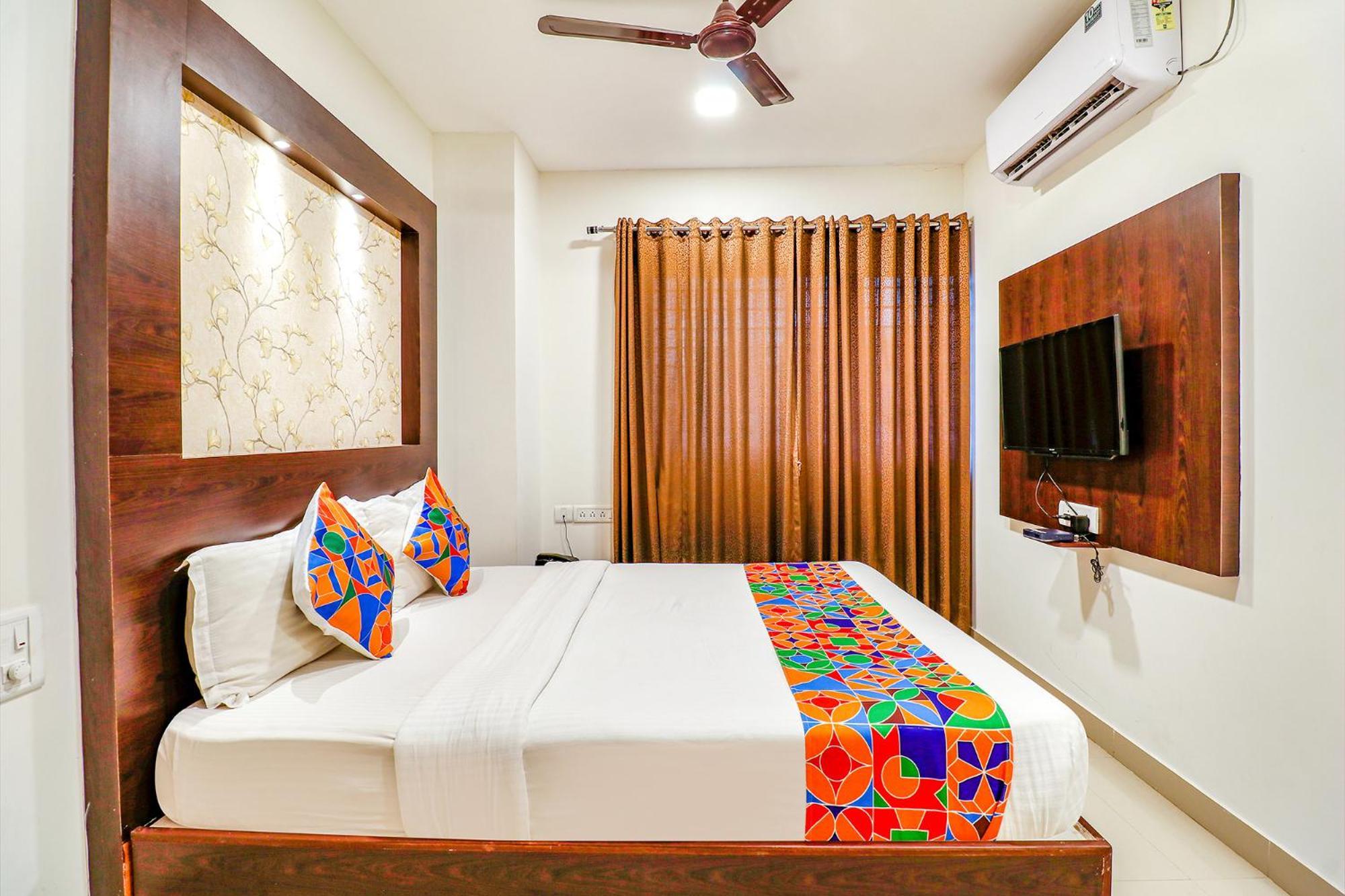 Hotel Fabexpress Sri Sai 3*
