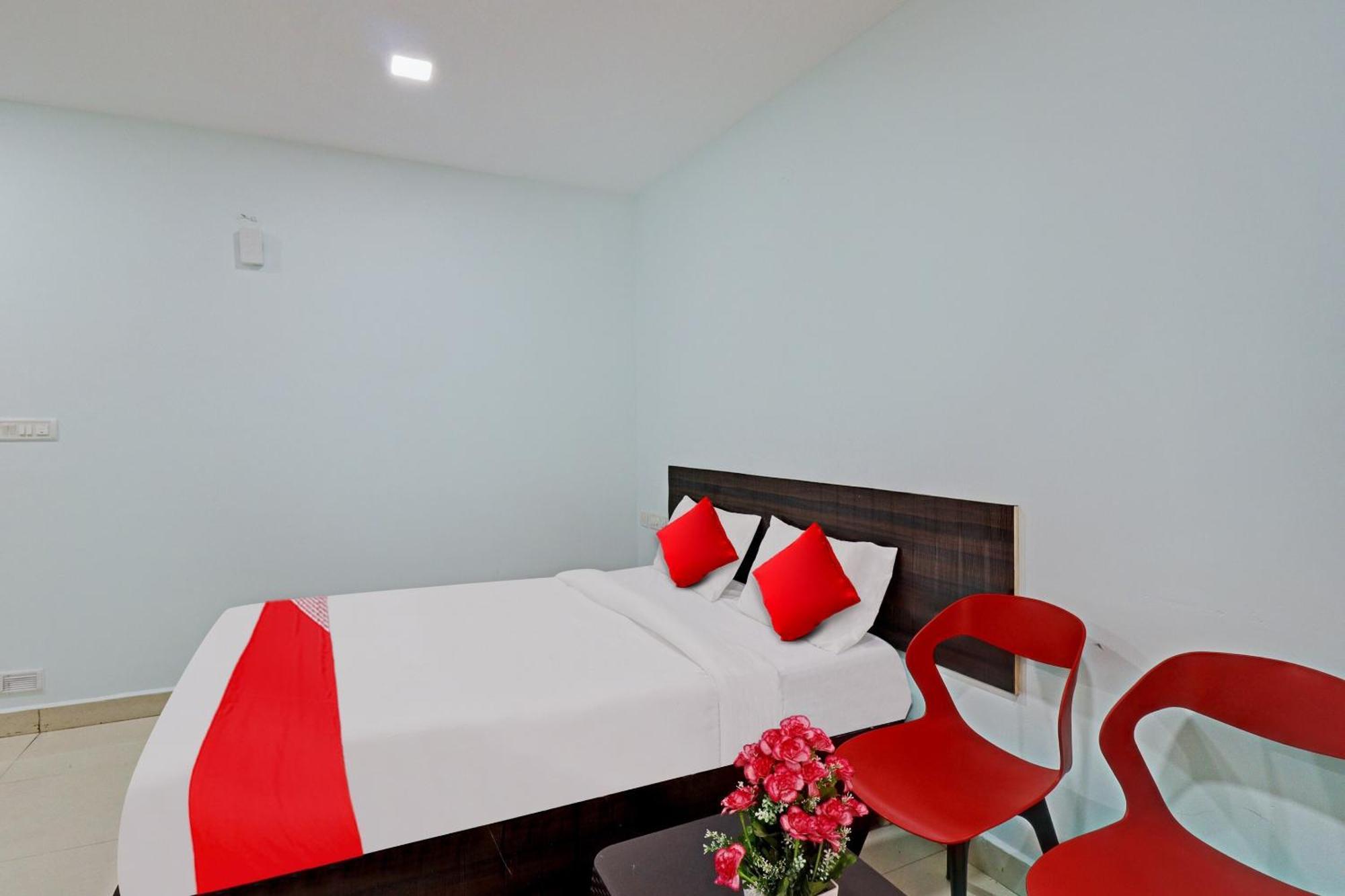 O Karanji Comforts Hotel 3*