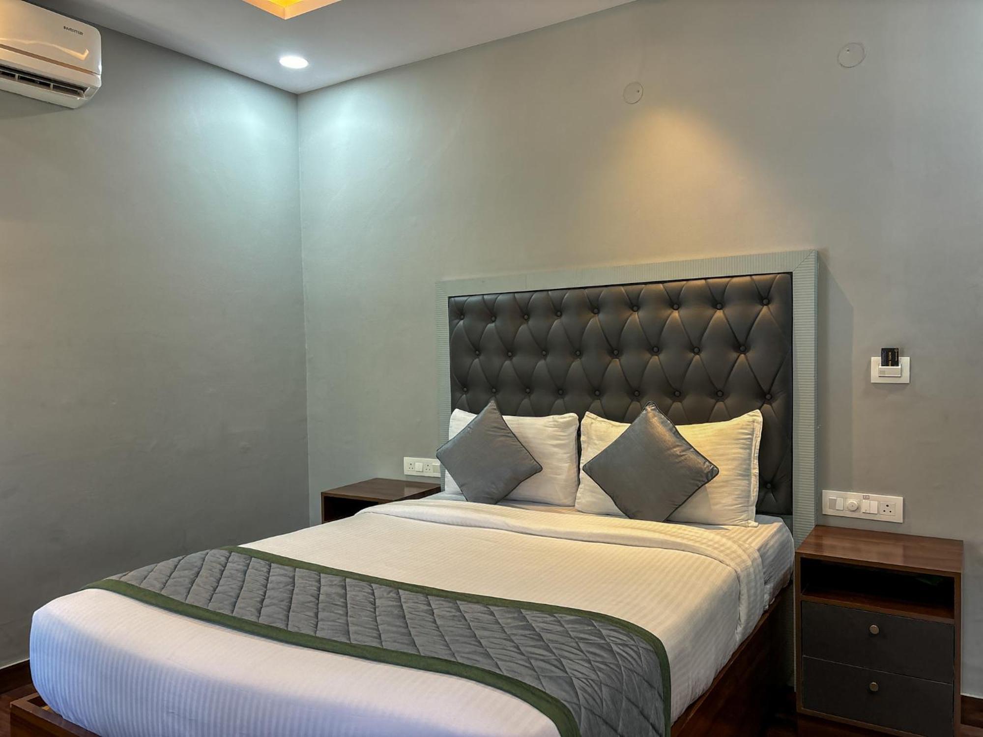 Hotel Palm Mystic - Indiranagar