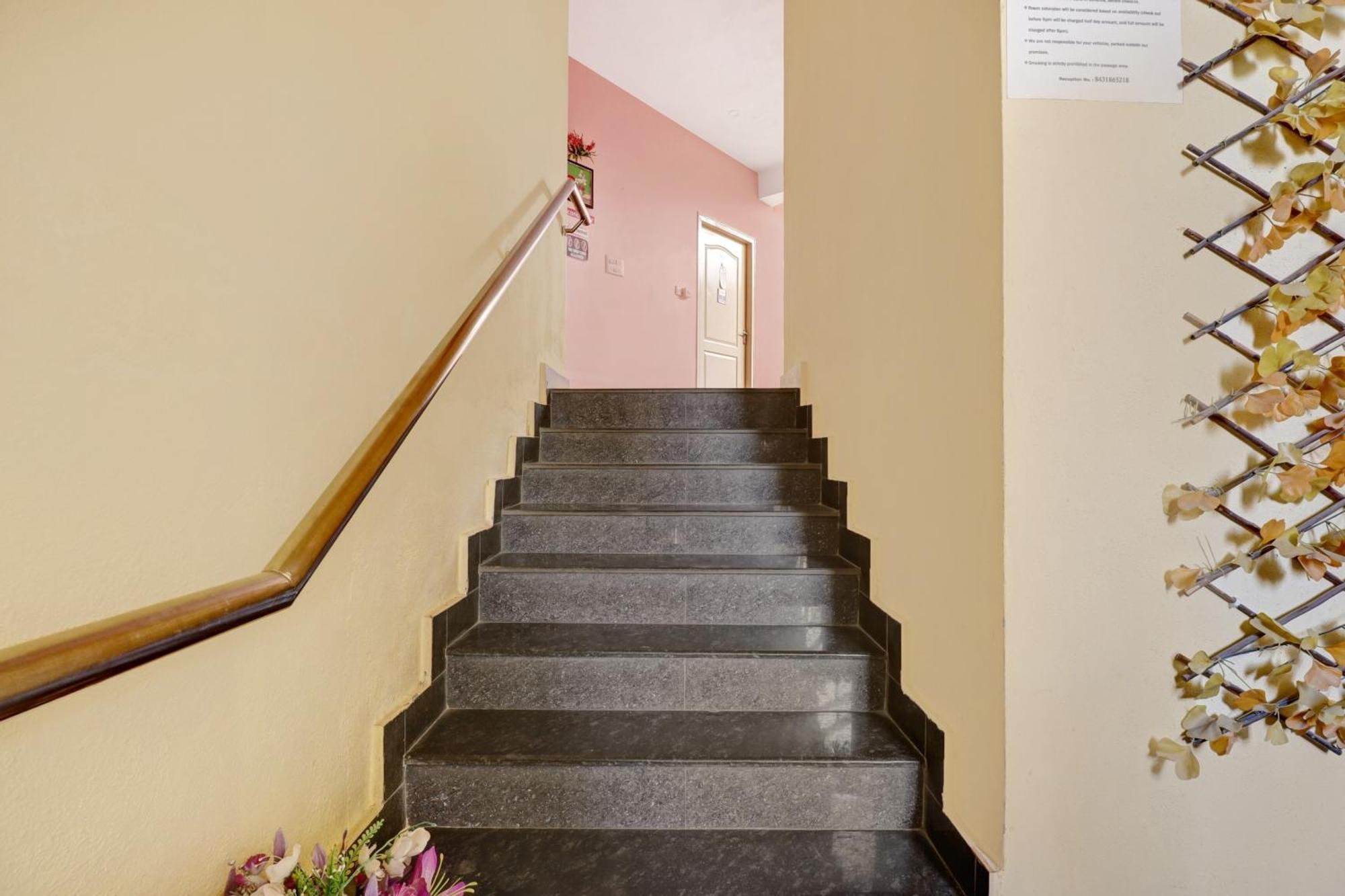 Hotel O Golden 4*