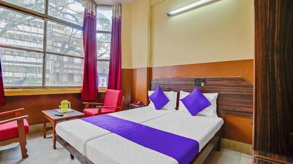 Pawan Sree Hotel *