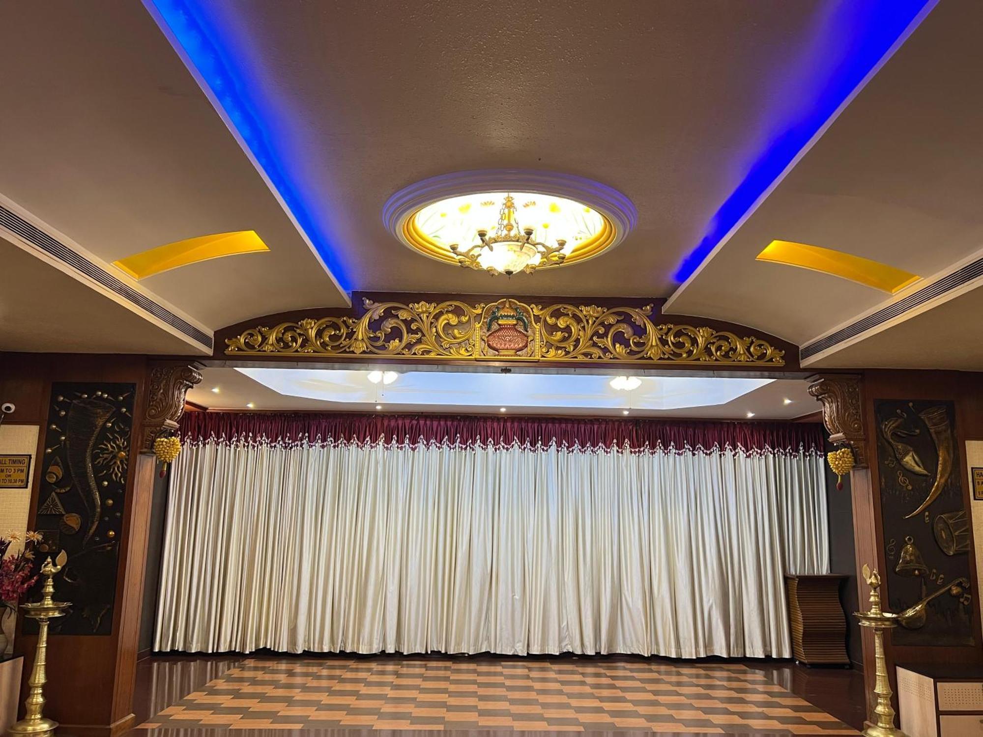 The Grand Krishna Hotel 4*