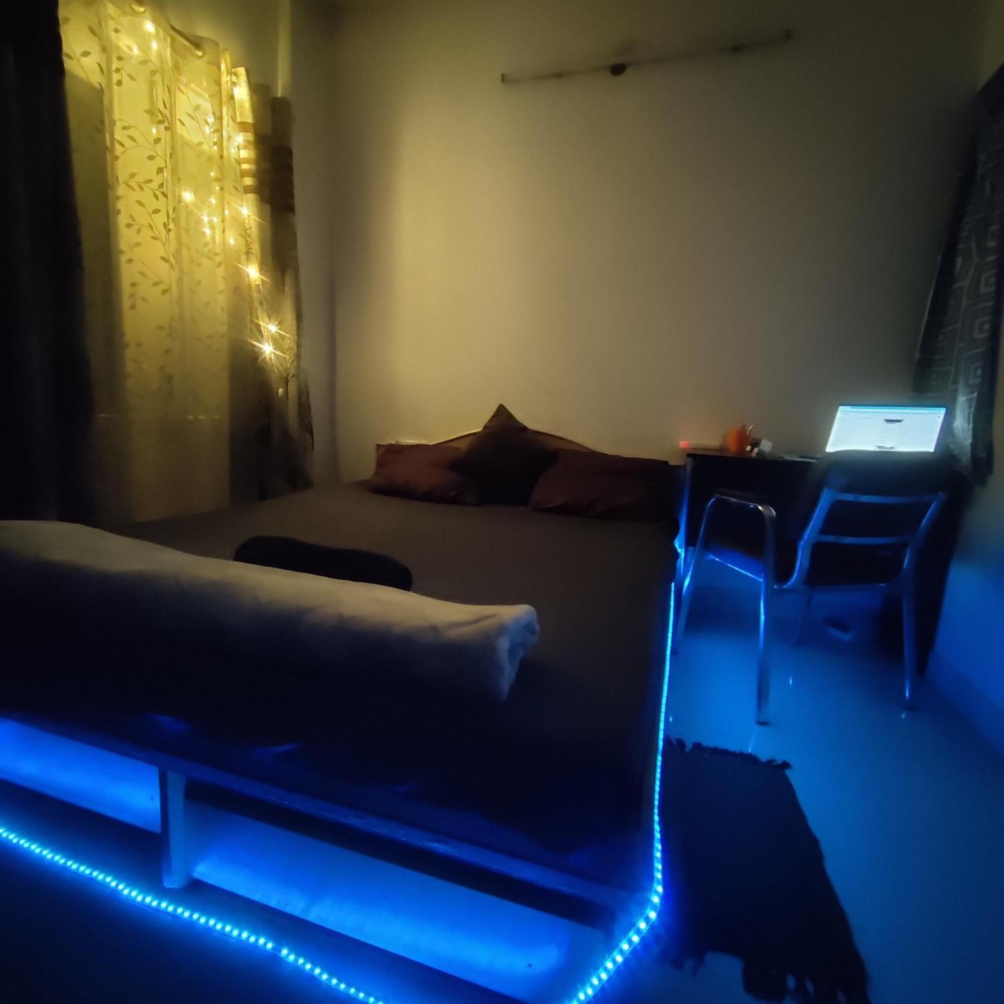 Lakeview Balcony Homestay *
