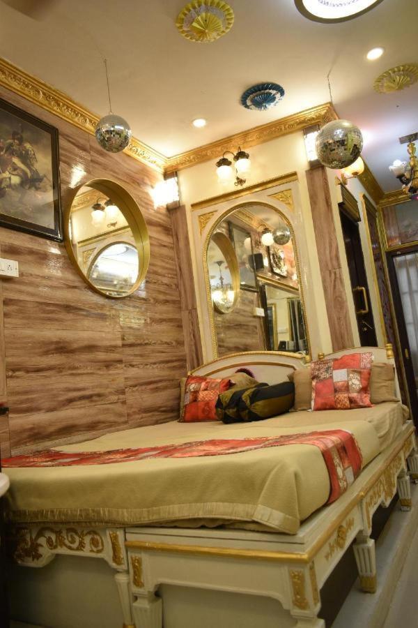 Ya & Hotel *