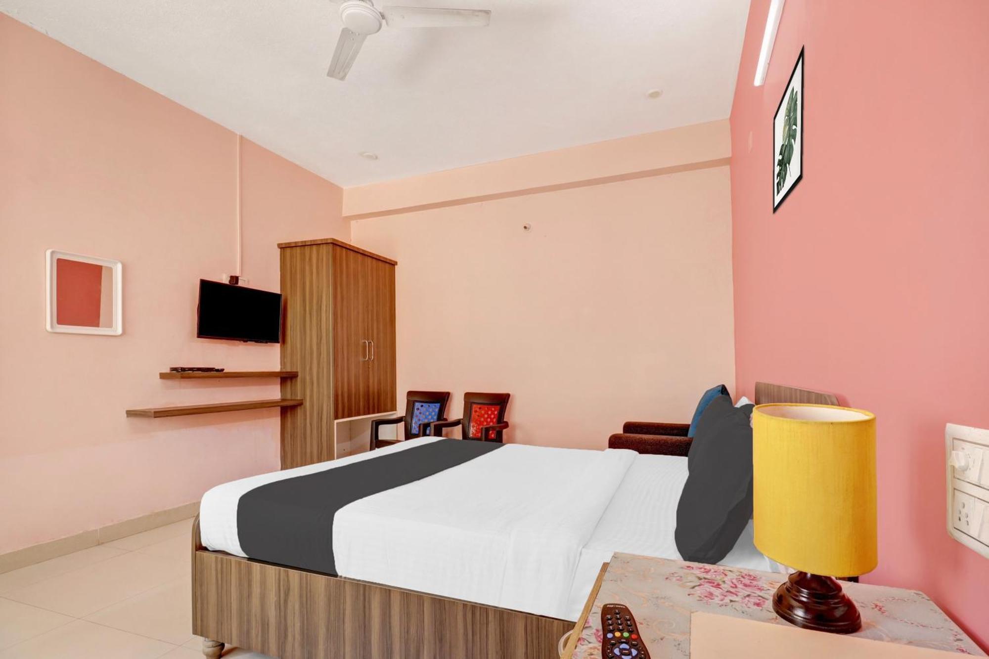 Hotel O Golden 4*