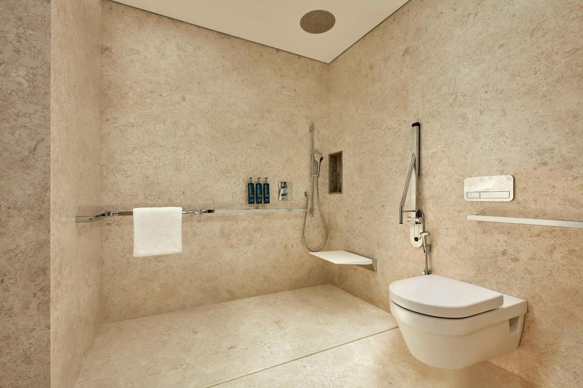 Doubletree By Hilton Whitefield Hotel