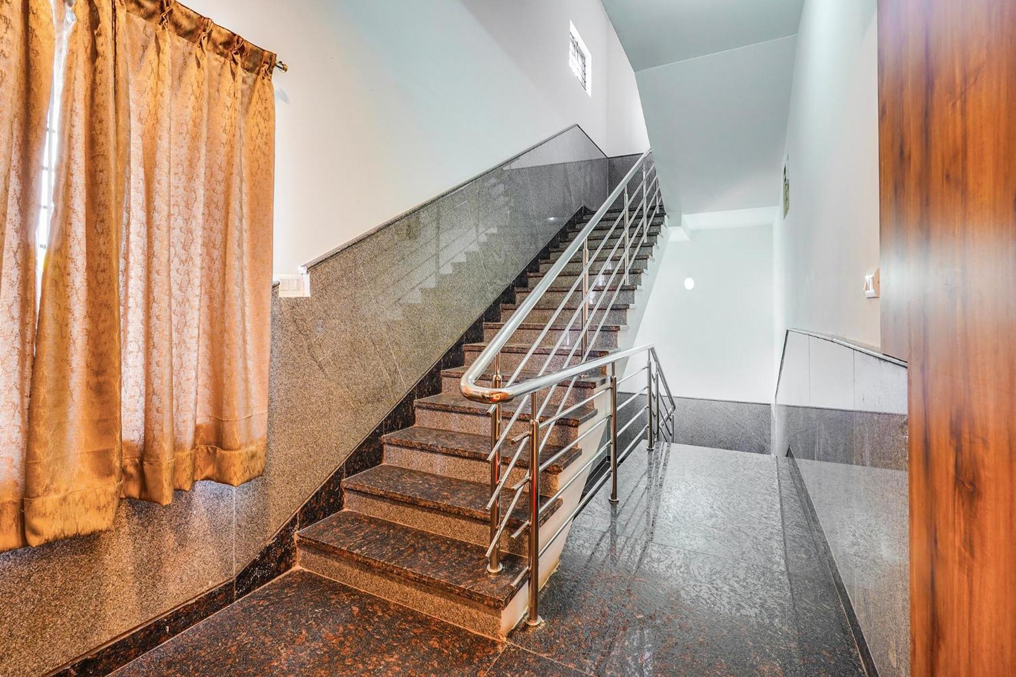 Hotel Fabhotel Royal Grand - Basaveshwar Nagar