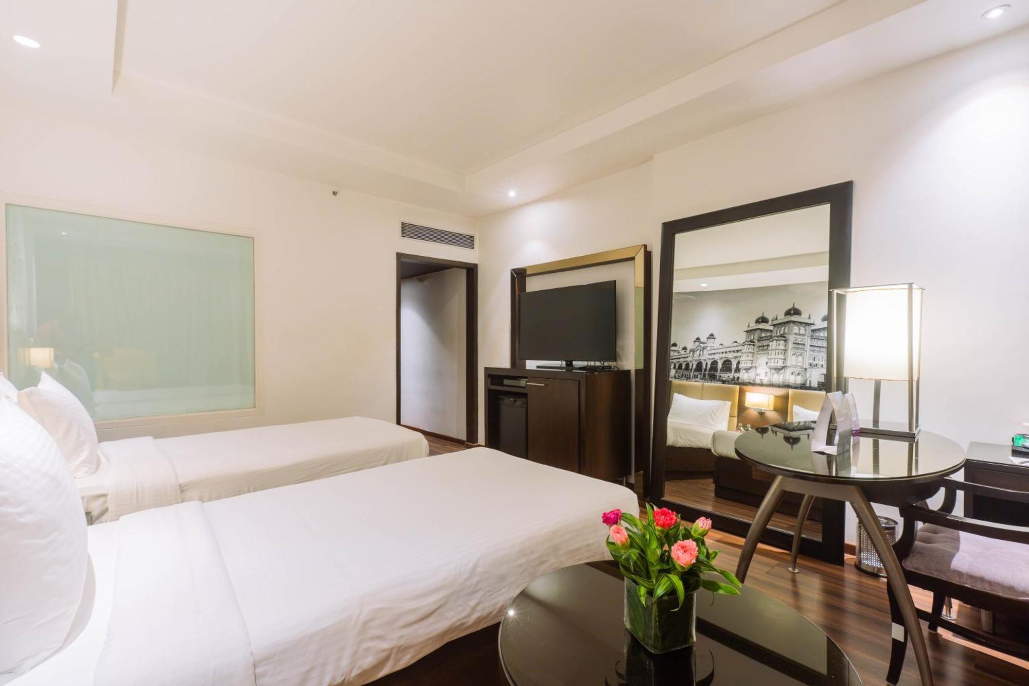 Hotel Royal Orchid 5*