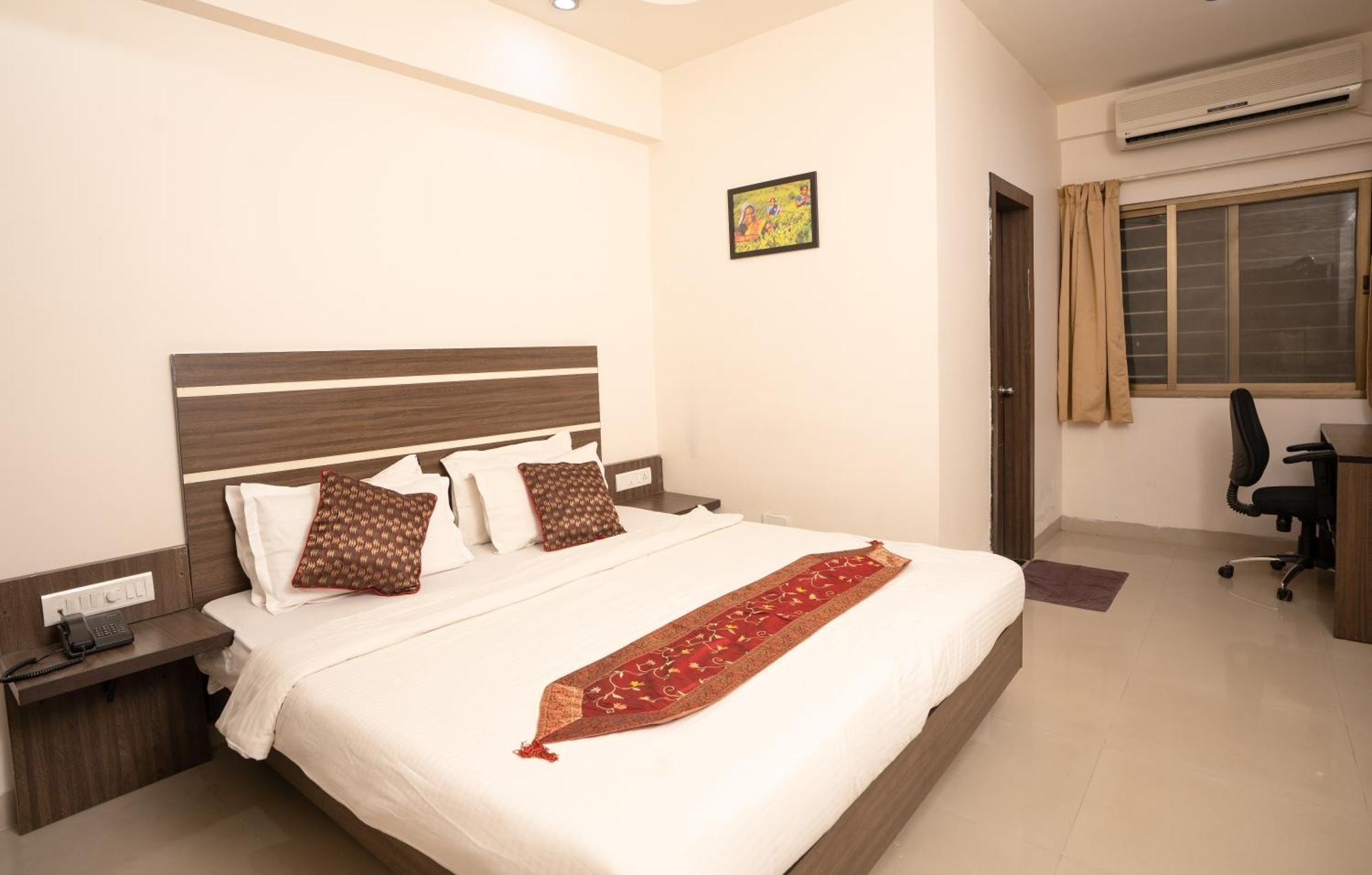Compact Tea Square Bed & Breakfast *