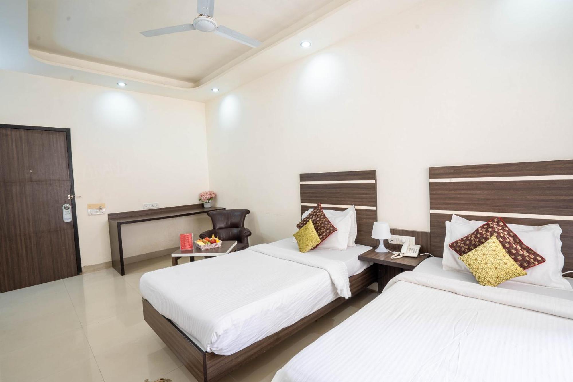 Compact Tea Square Bed & Breakfast